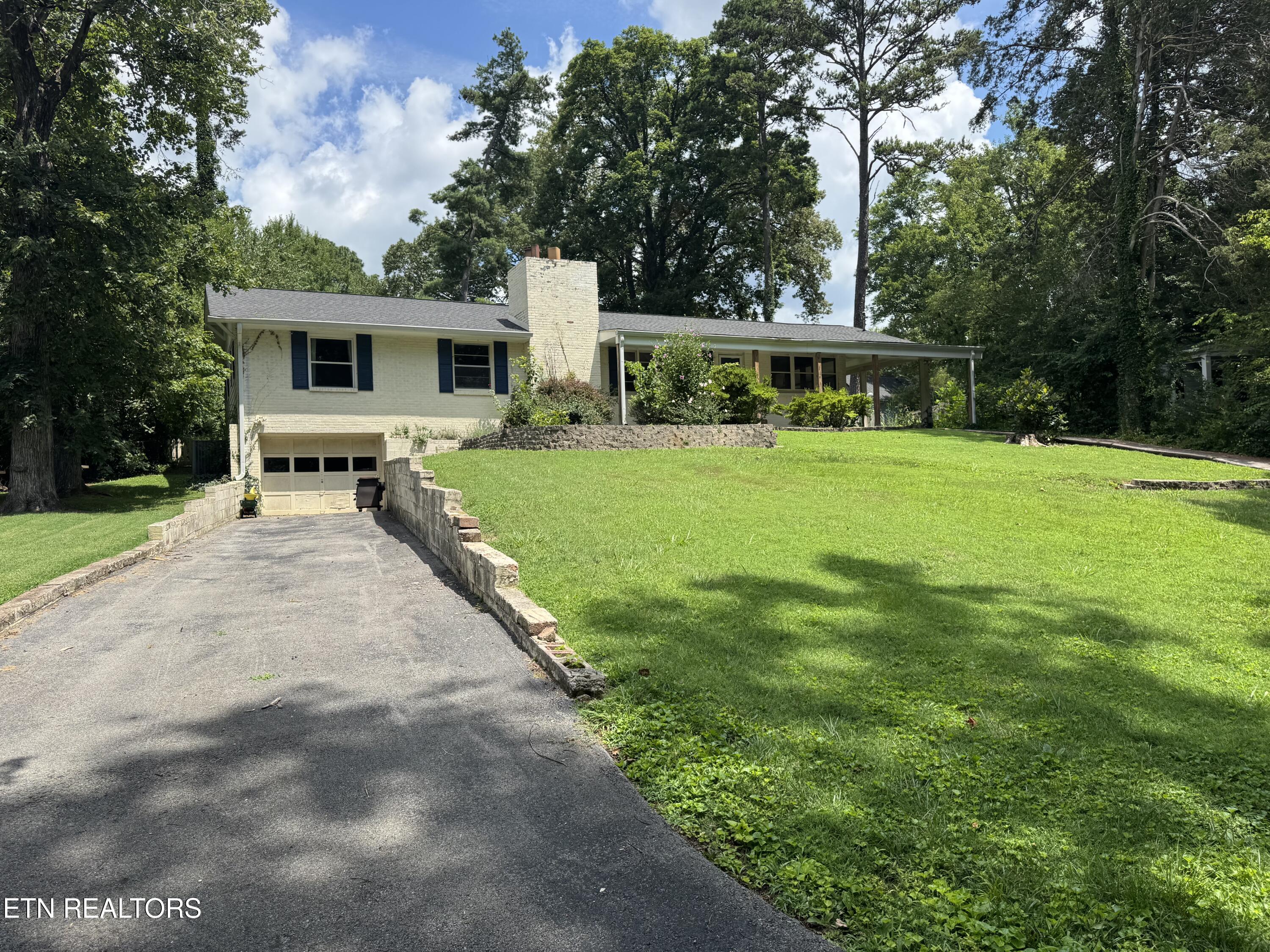 1405 Woodcrest Drive Knoxville TN 37918