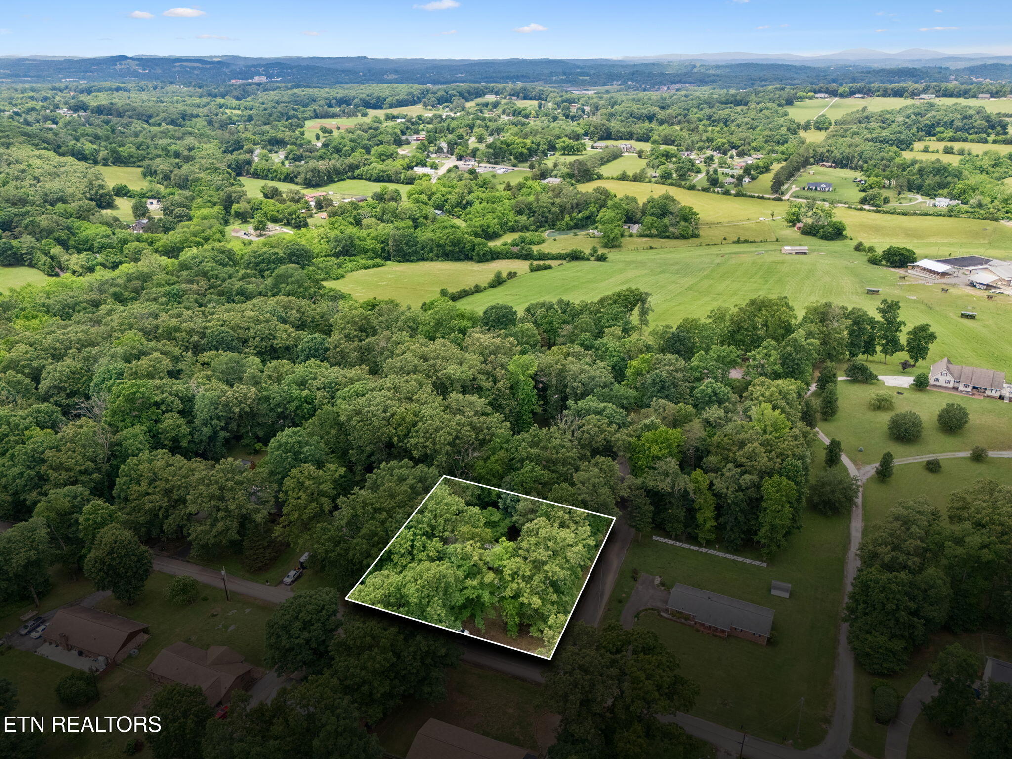 1036 Forest Heights Circle Lenoir City TN 37772