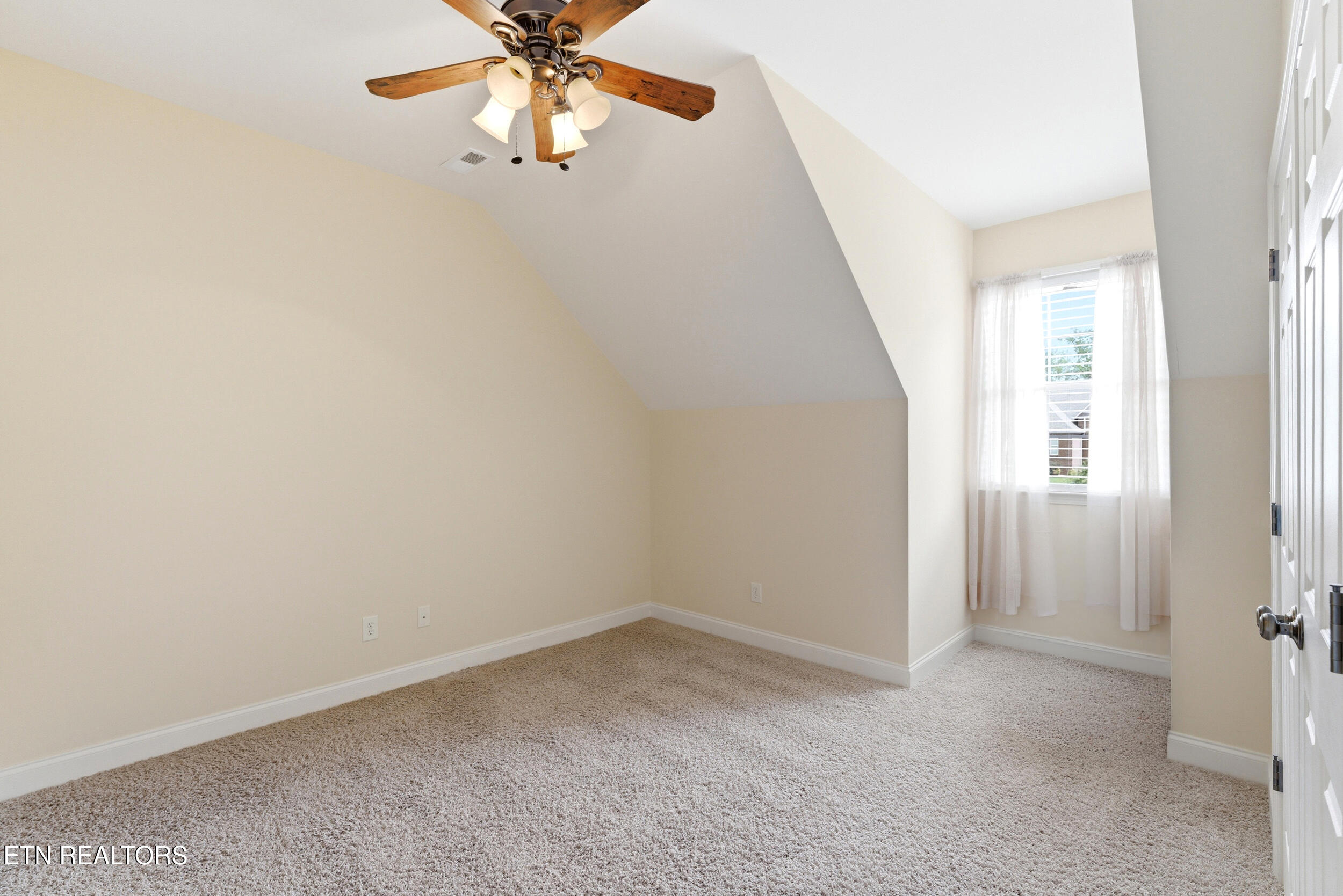 1930 Maple Hills Lane Loudon TN 37774