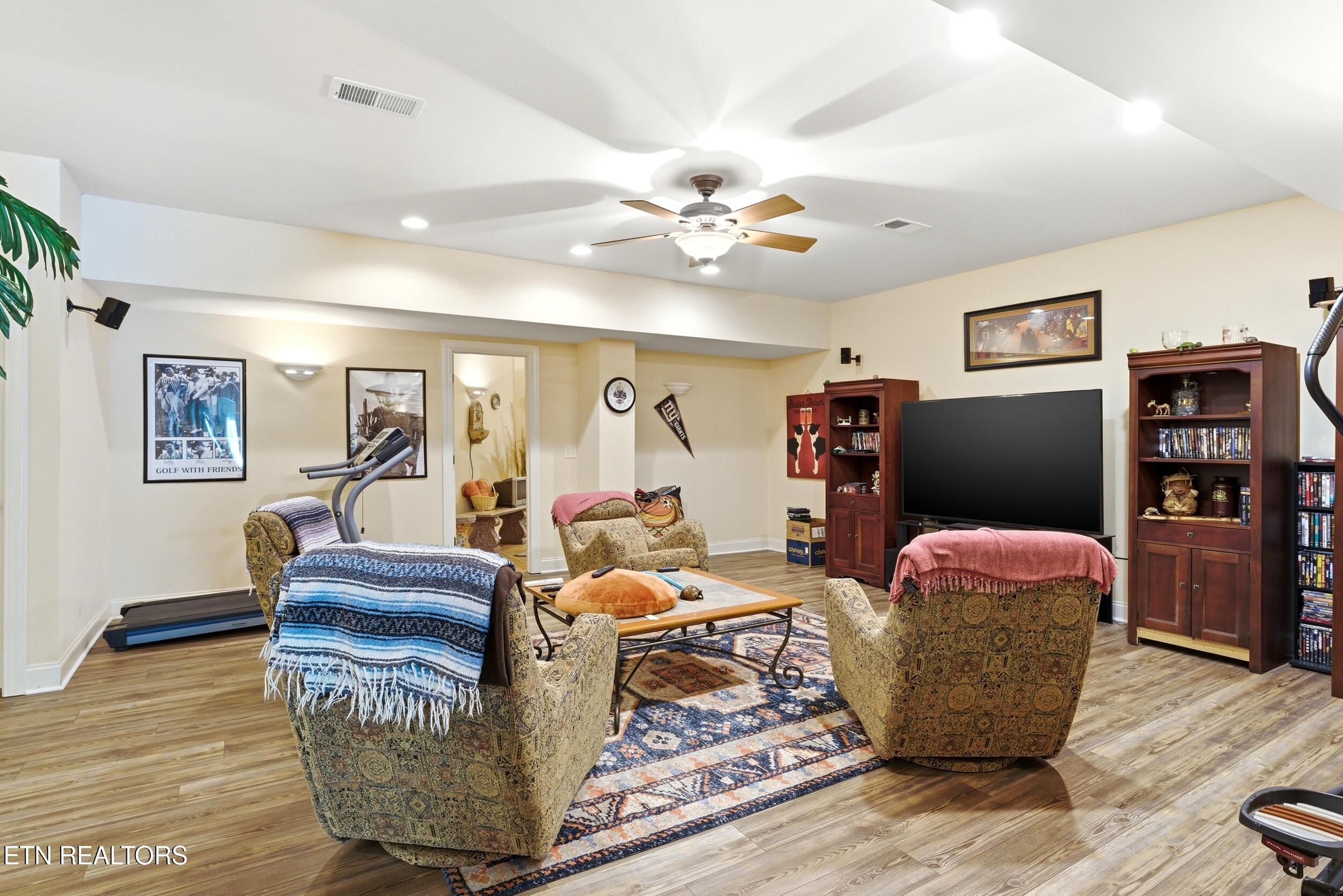 1930 Maple Hills Lane Loudon TN 37774