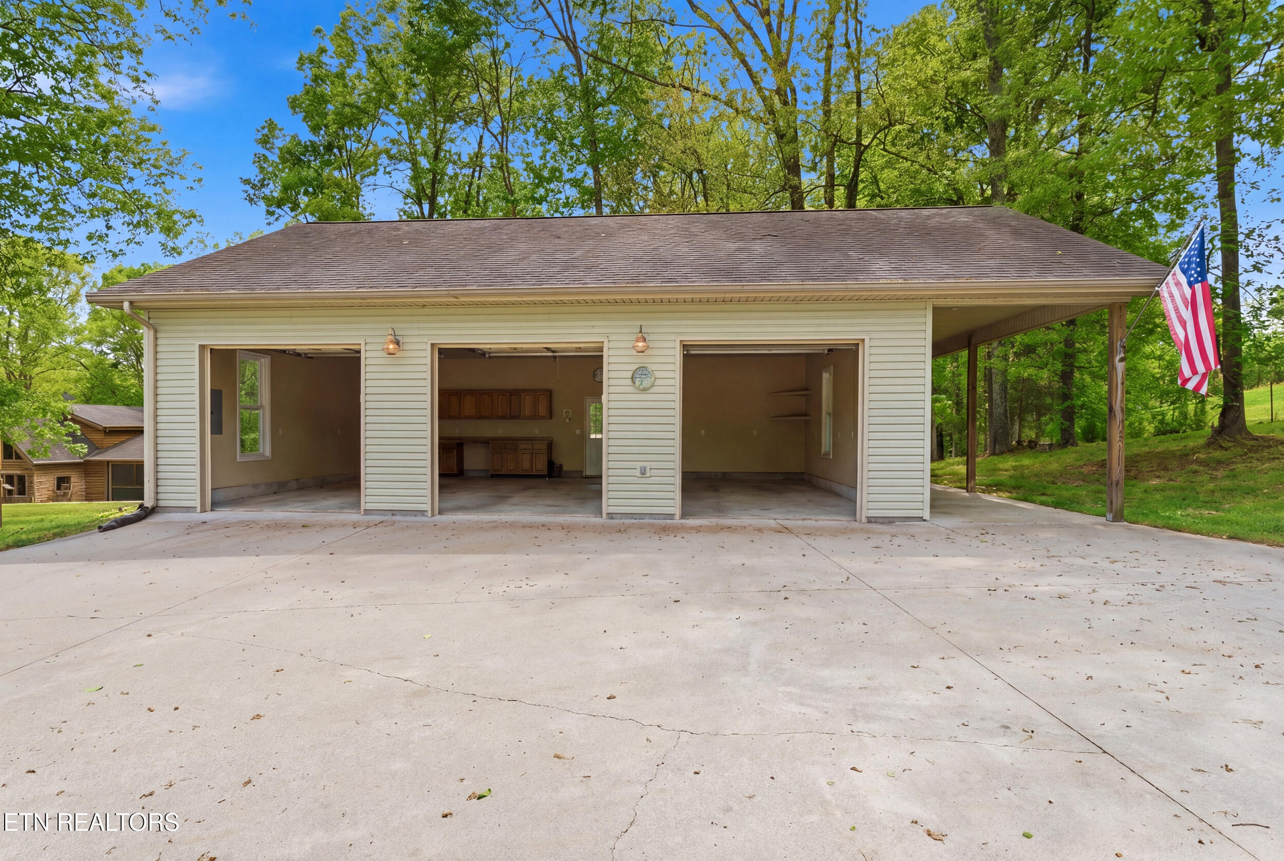 1930 Maple Hills Lane Loudon TN 37774