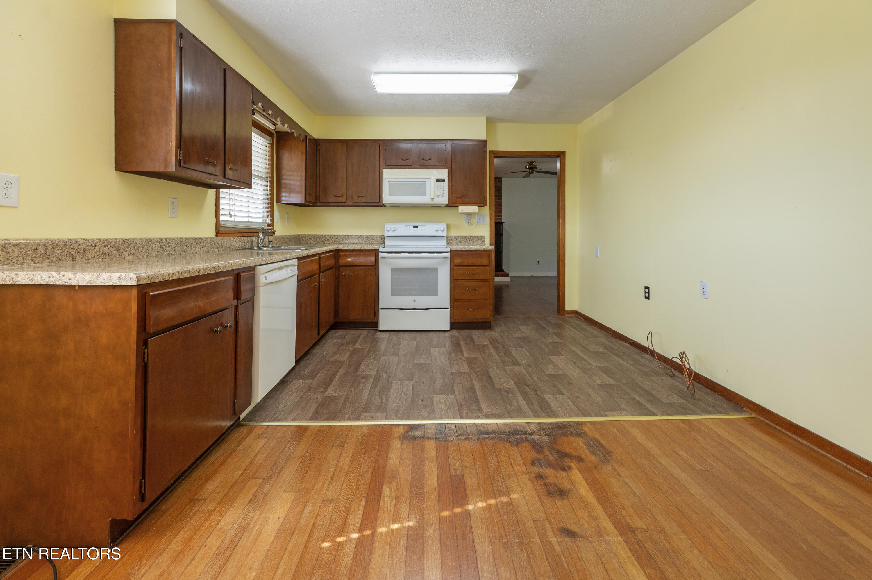 431 Black Oak Road Clinton TN 37716