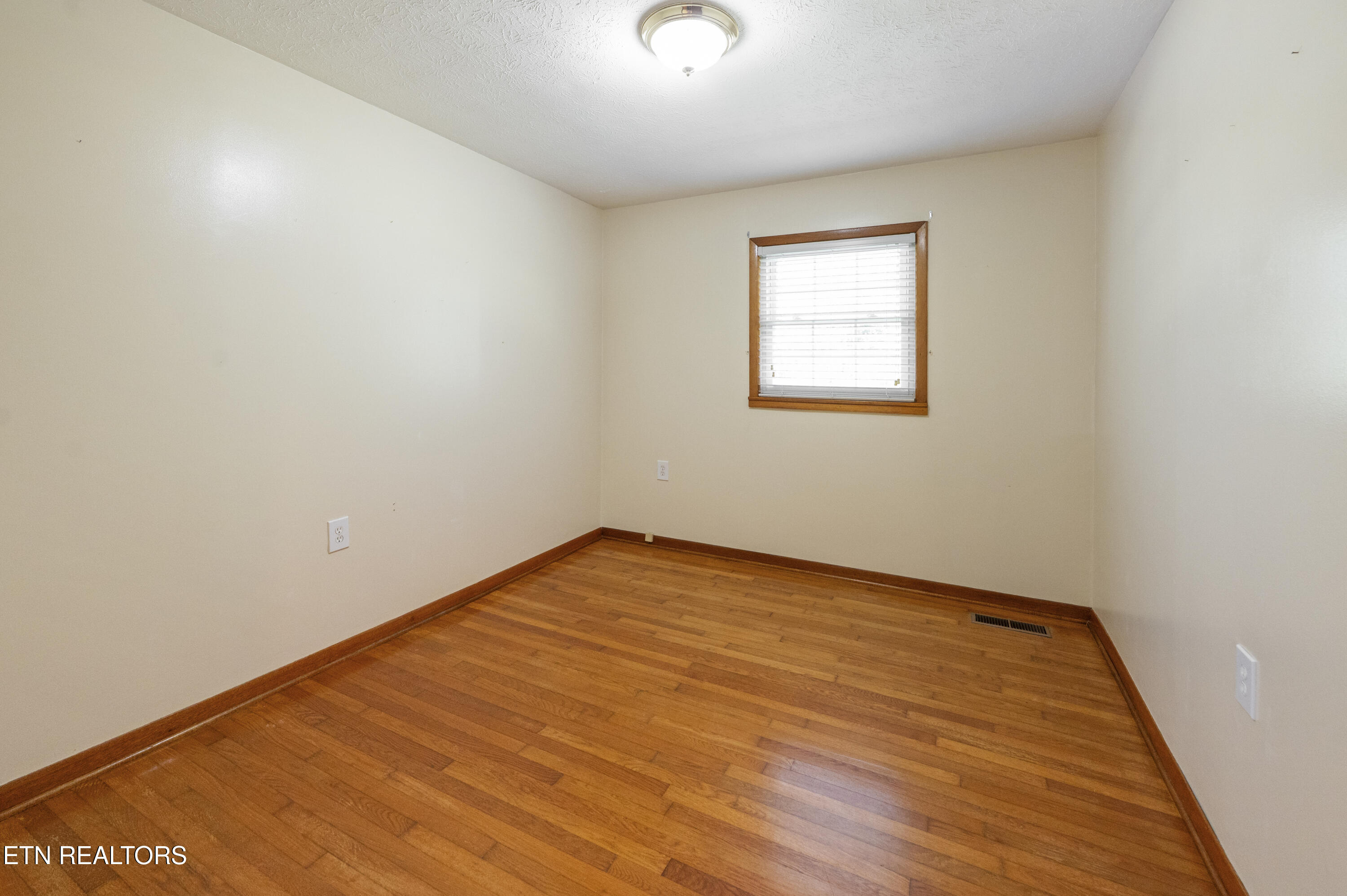 431 Black Oak Road Clinton TN 37716