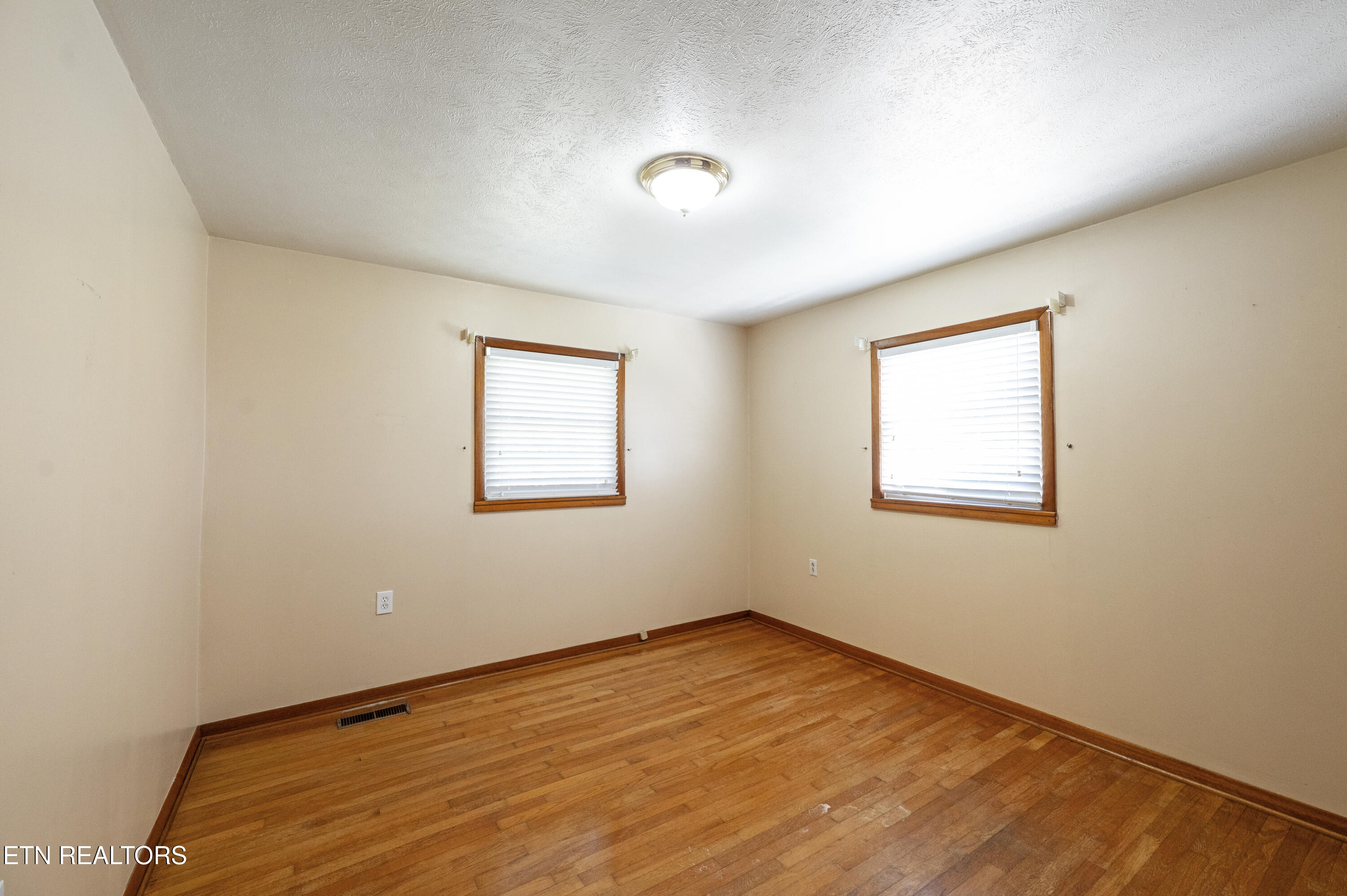 431 Black Oak Road Clinton TN 37716