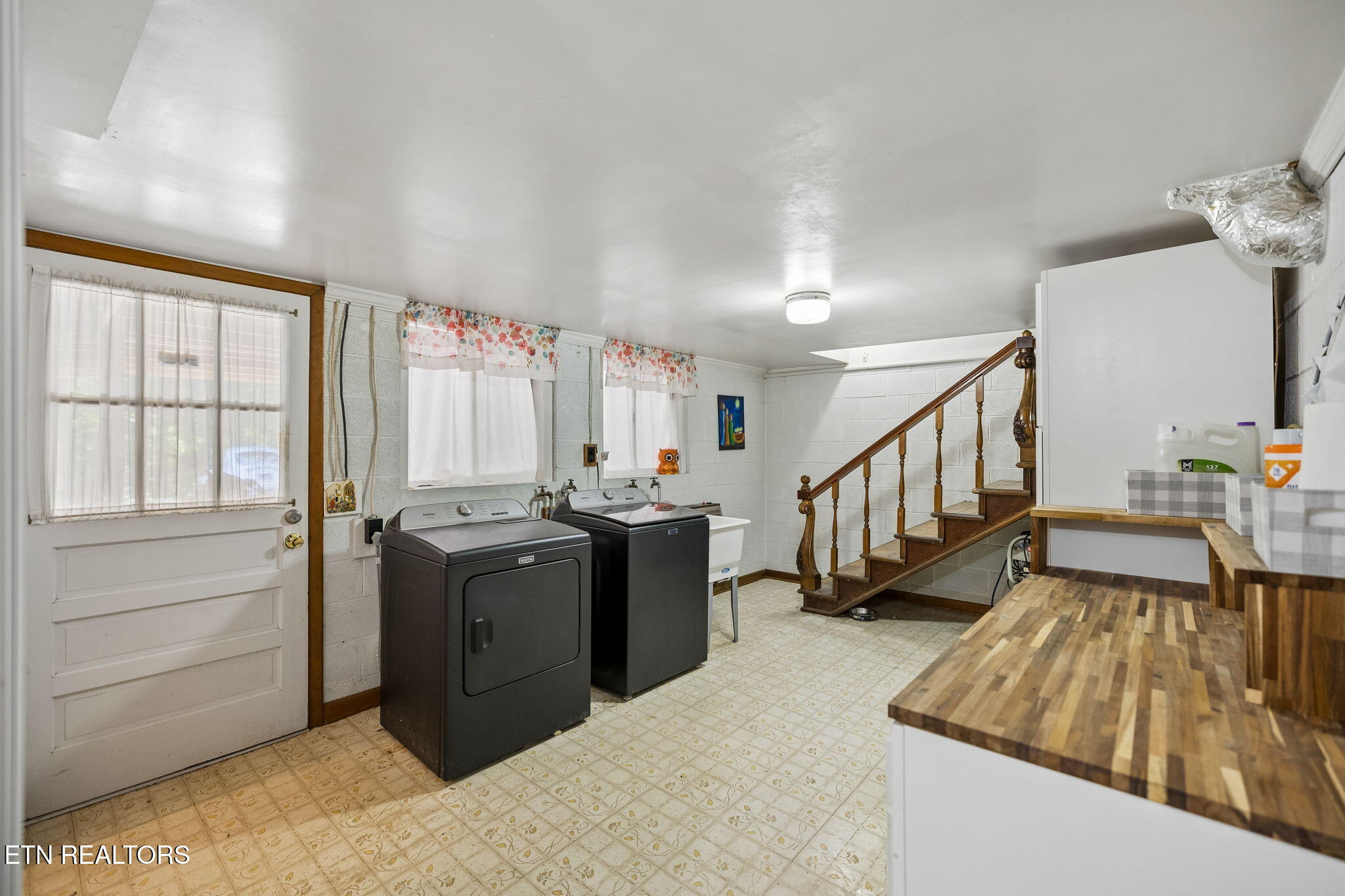 1813 Oak Grove Road Rocky Top TN 37769