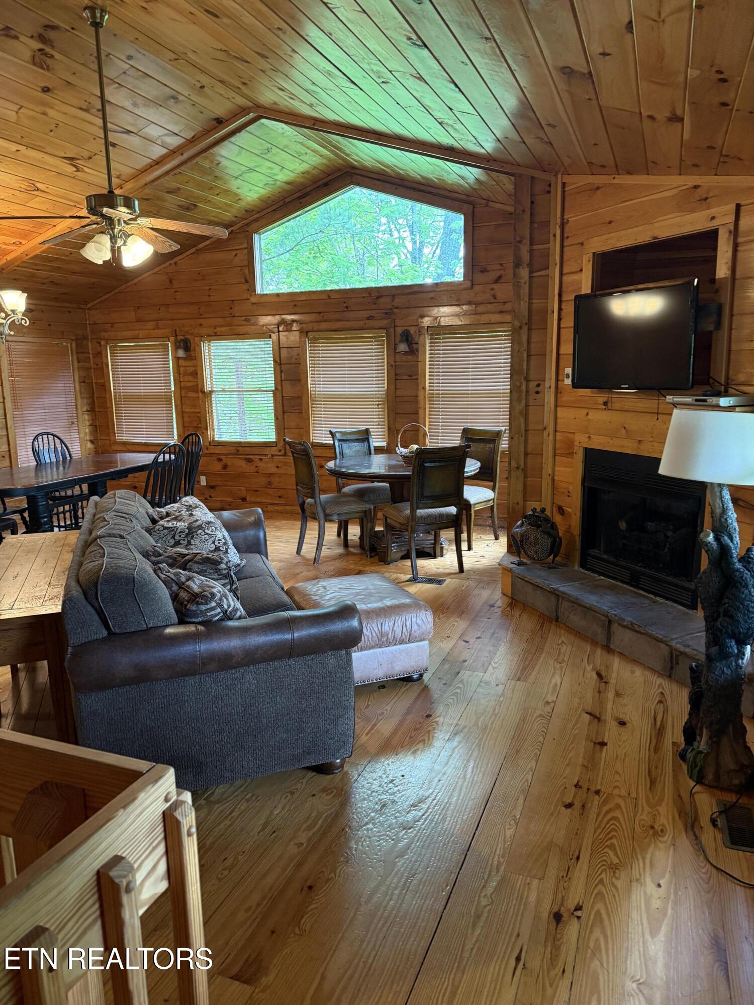 2020 Regans Ridge Way Sevierville TN 37876