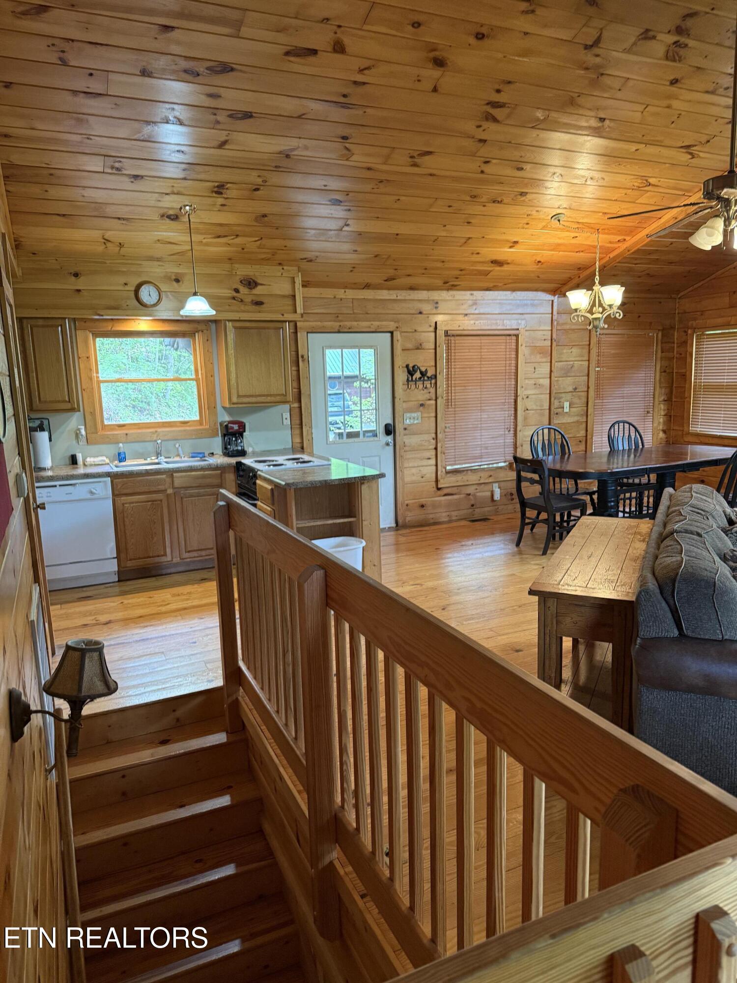 2020 Regans Ridge Way Sevierville TN 37876