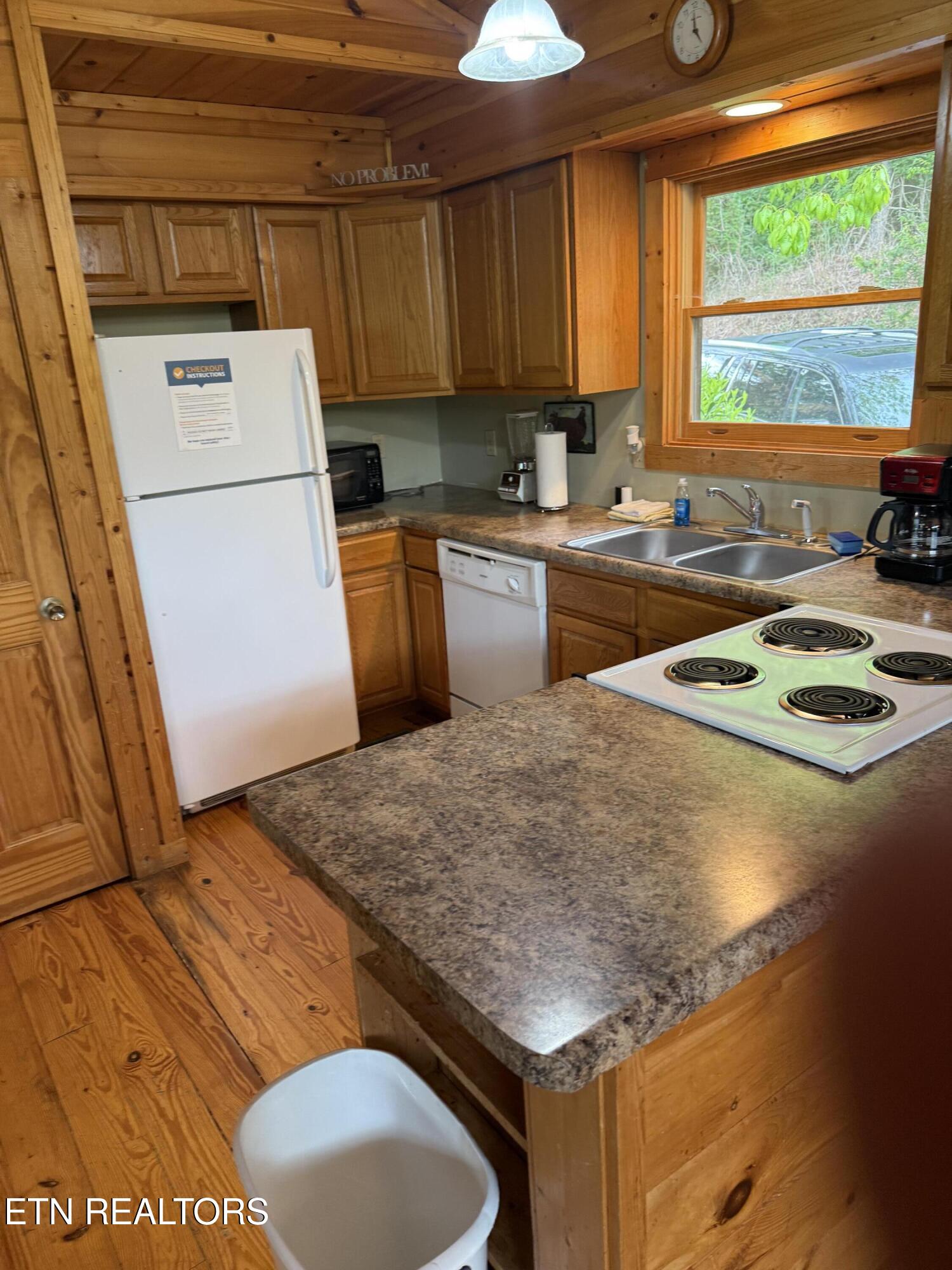 2020 Regans Ridge Way Sevierville TN 37876