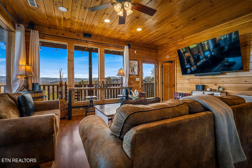 1911 Oakmont Drive Sevierville TN 37876