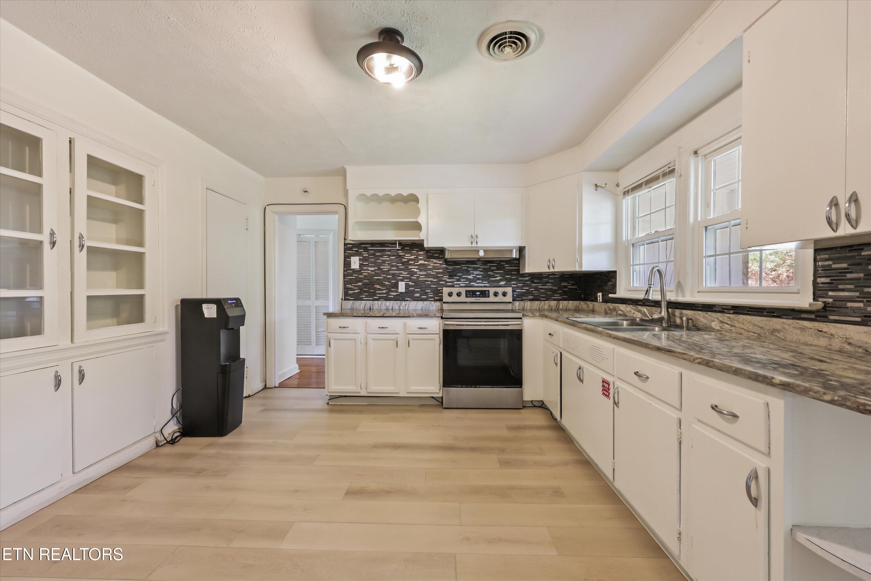 1436 Chapman Highway Sevierville TN 37876