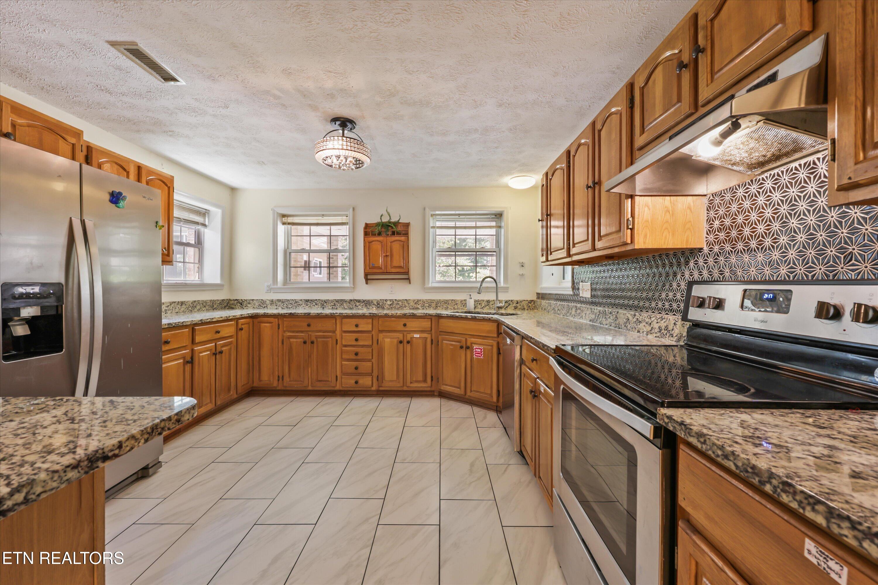1436 Chapman Highway Sevierville TN 37876