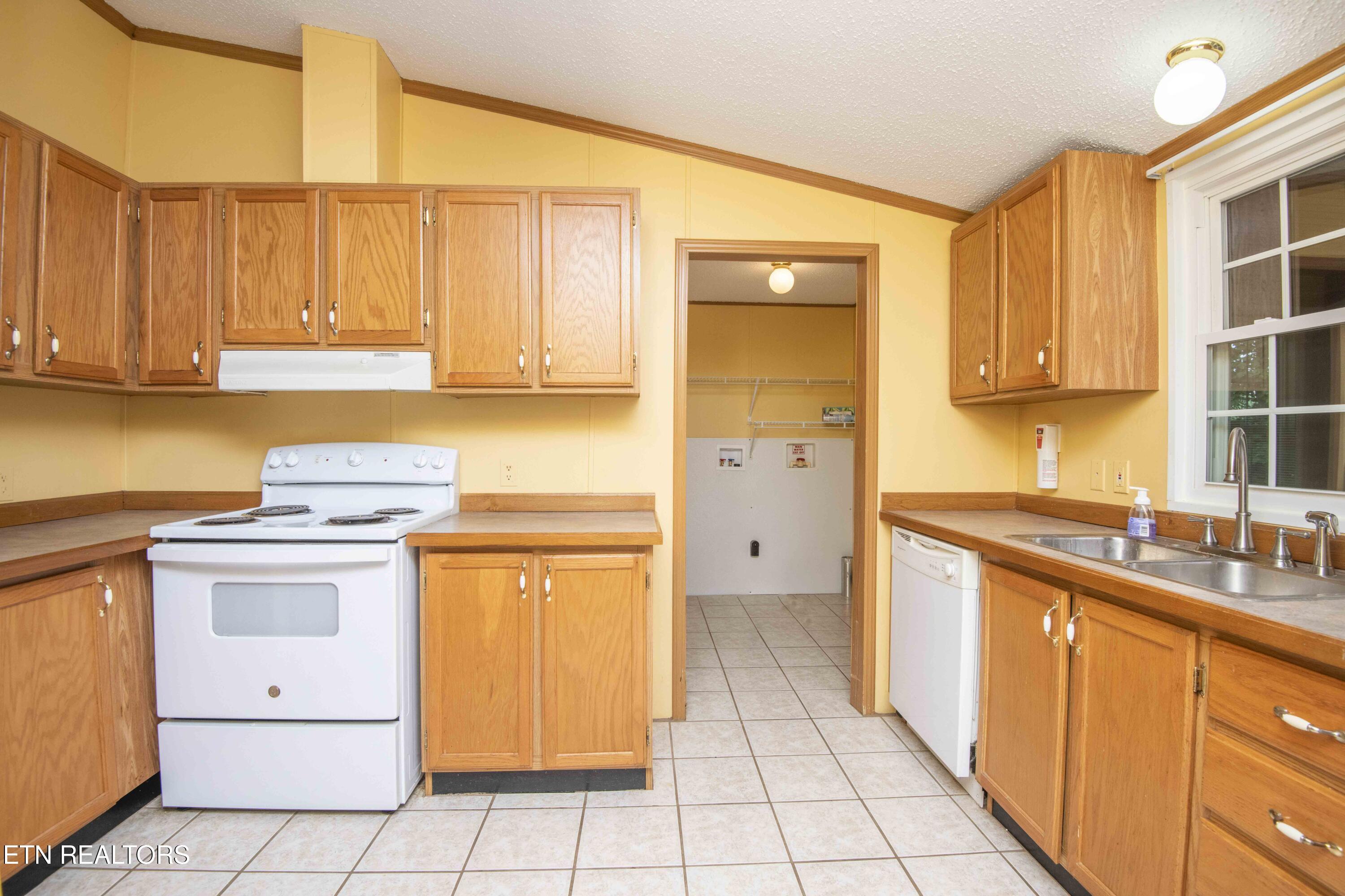 8411 Bowman Hollow Road Powell TN 37849