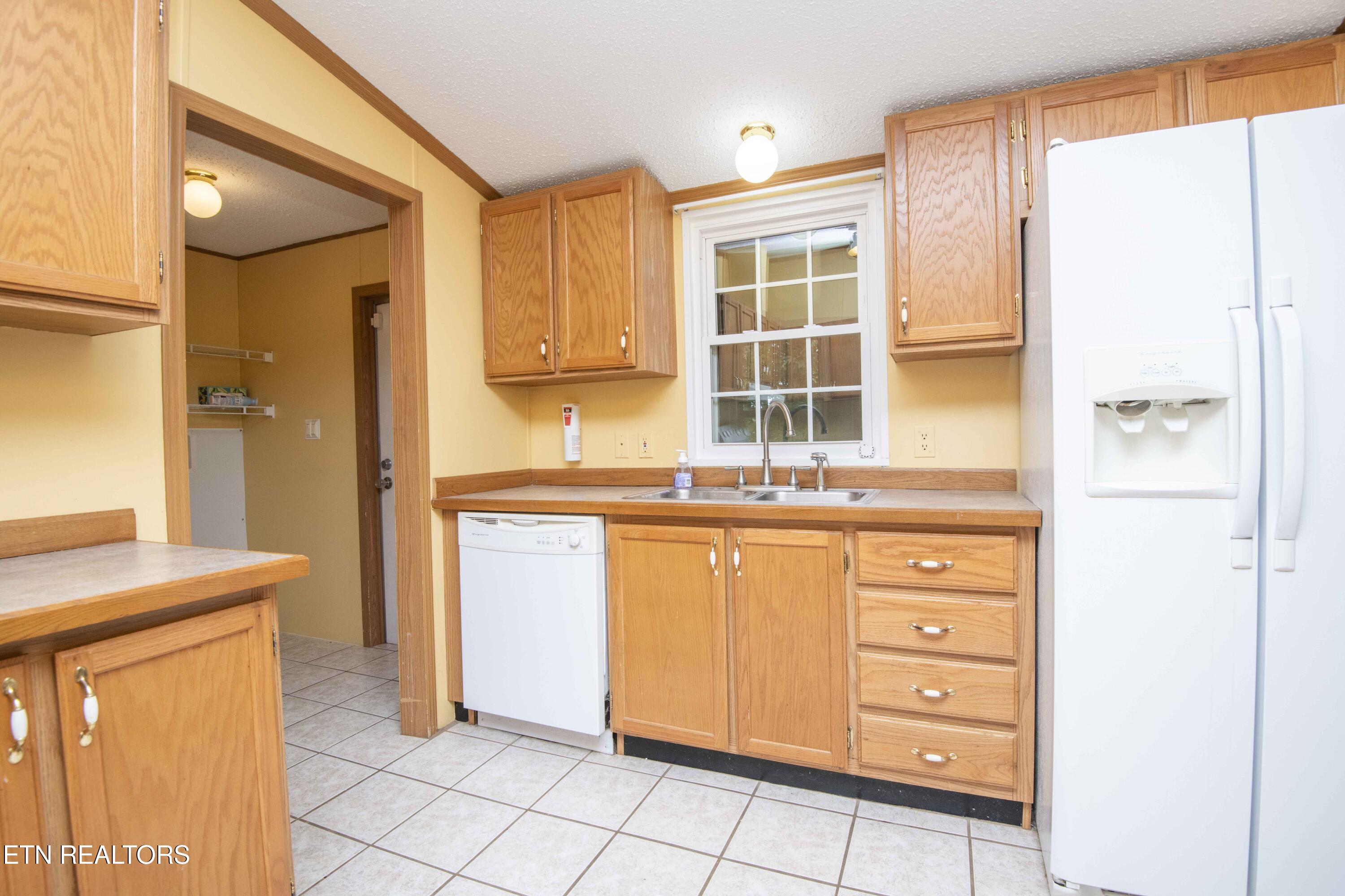 8411 Bowman Hollow Road Powell TN 37849