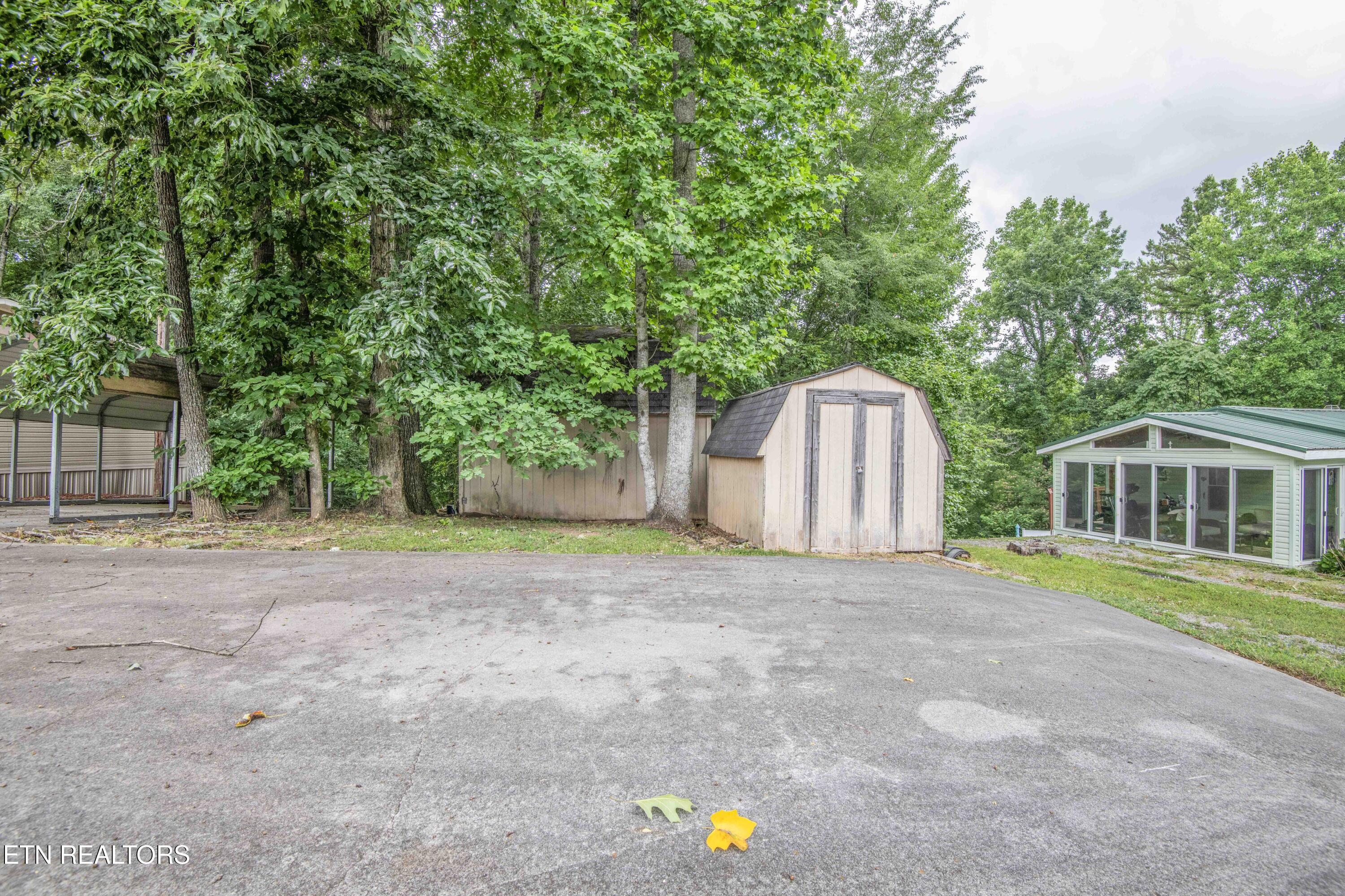 8411 Bowman Hollow Road Powell TN 37849
