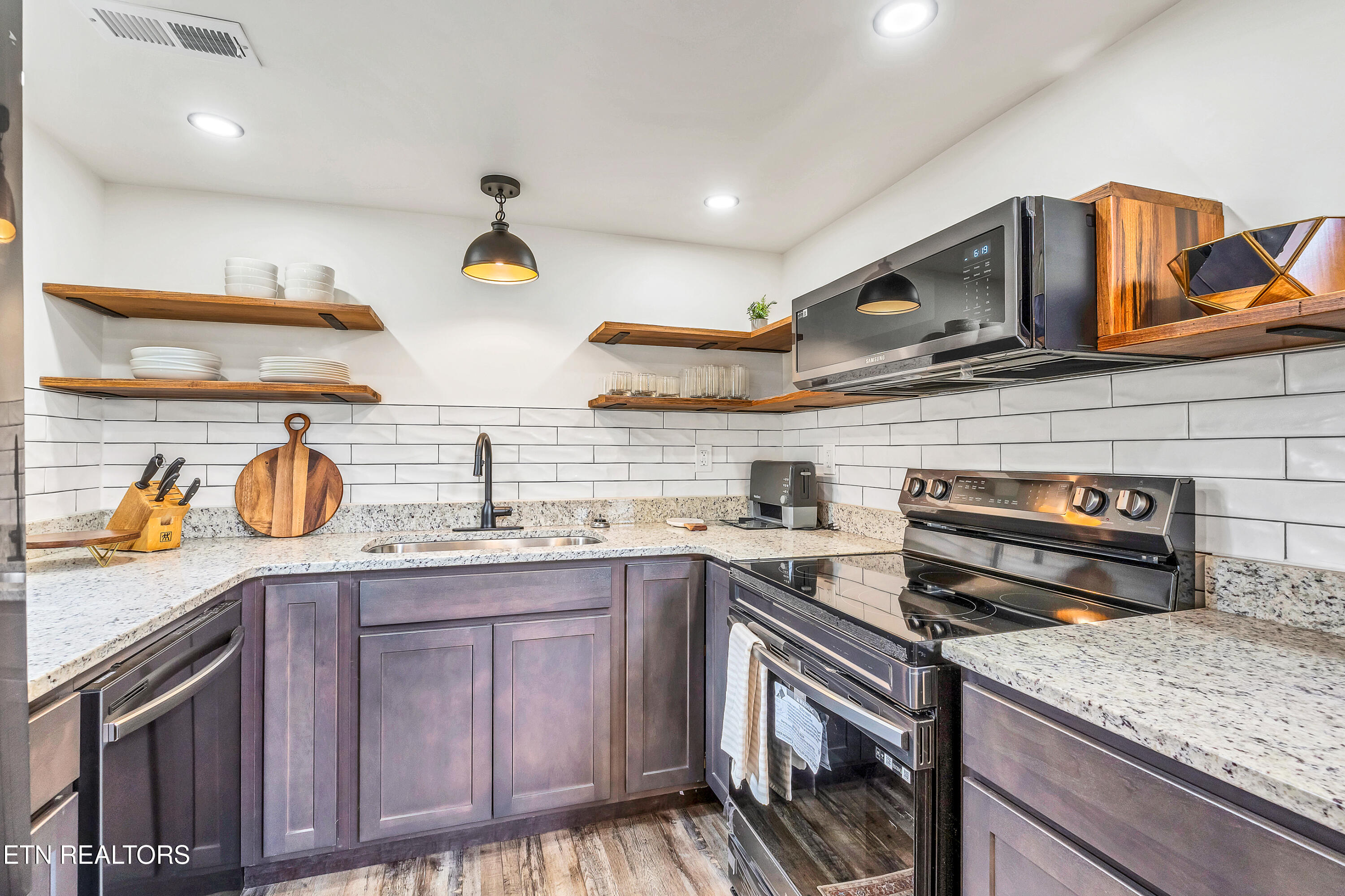 125/133 Westwing Cave Road Townsend TN 37882
