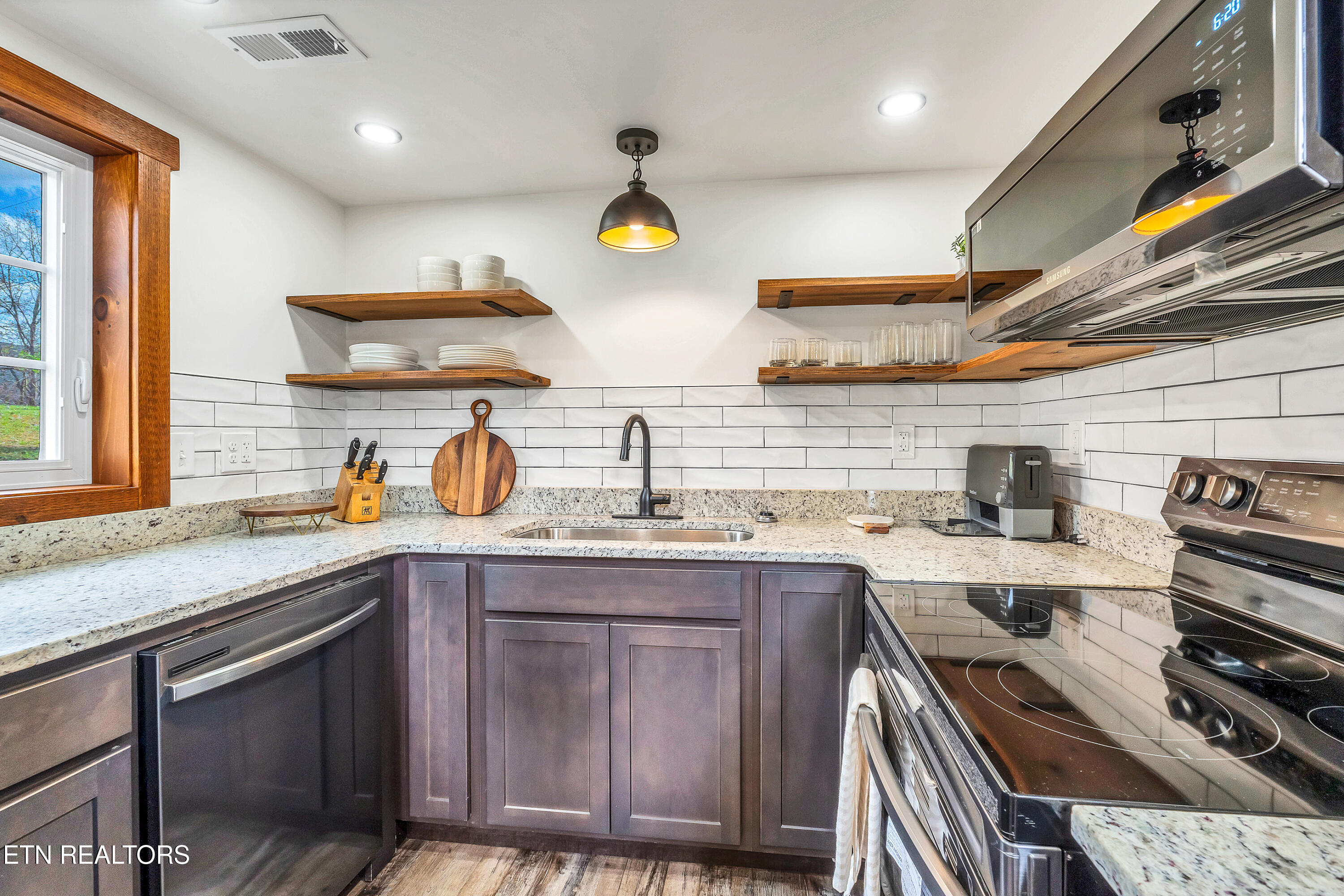 125/133 Westwing Cave Road Townsend TN 37882