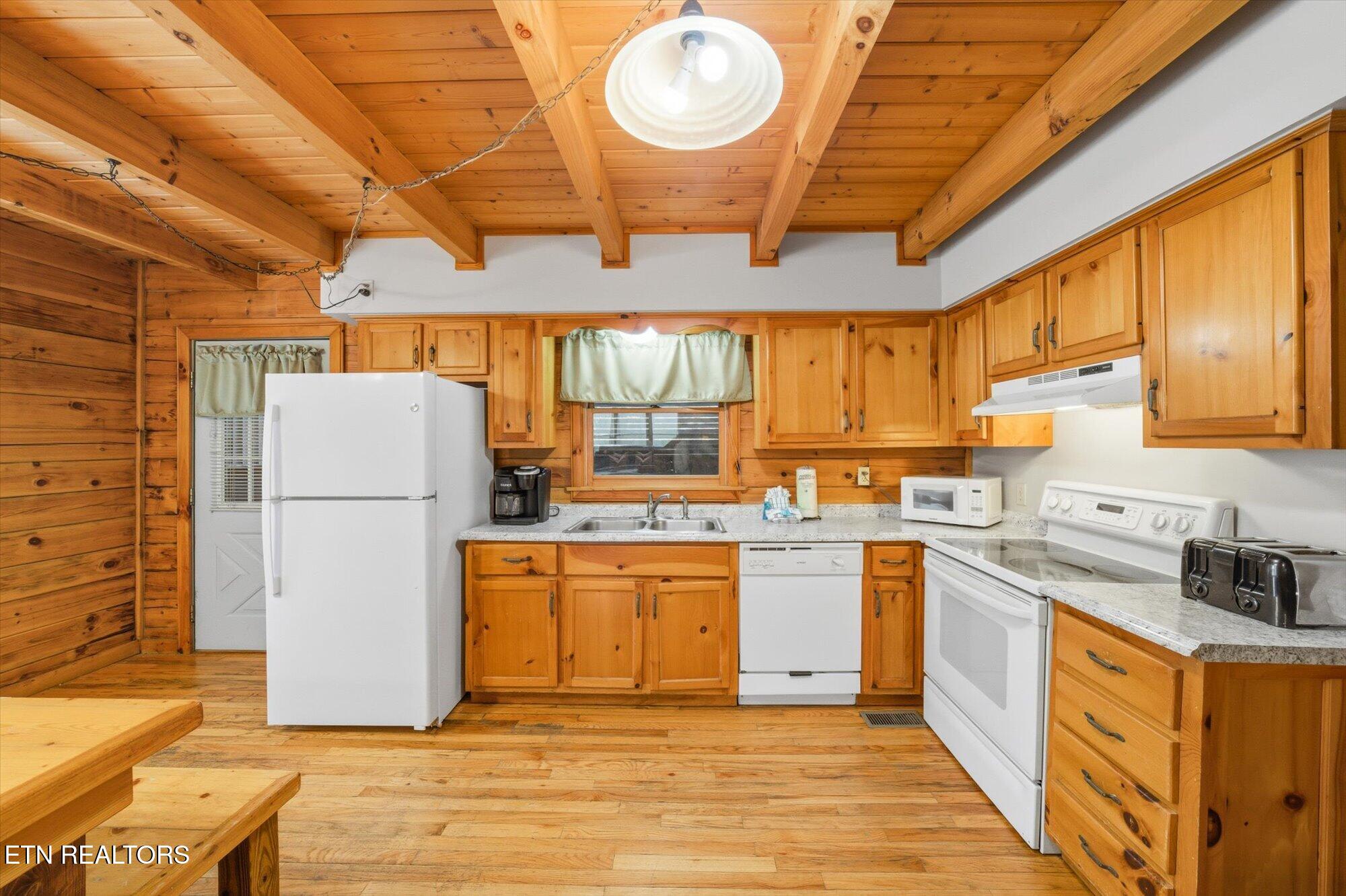 3542 Country Pines Way Sevierville TN 37876