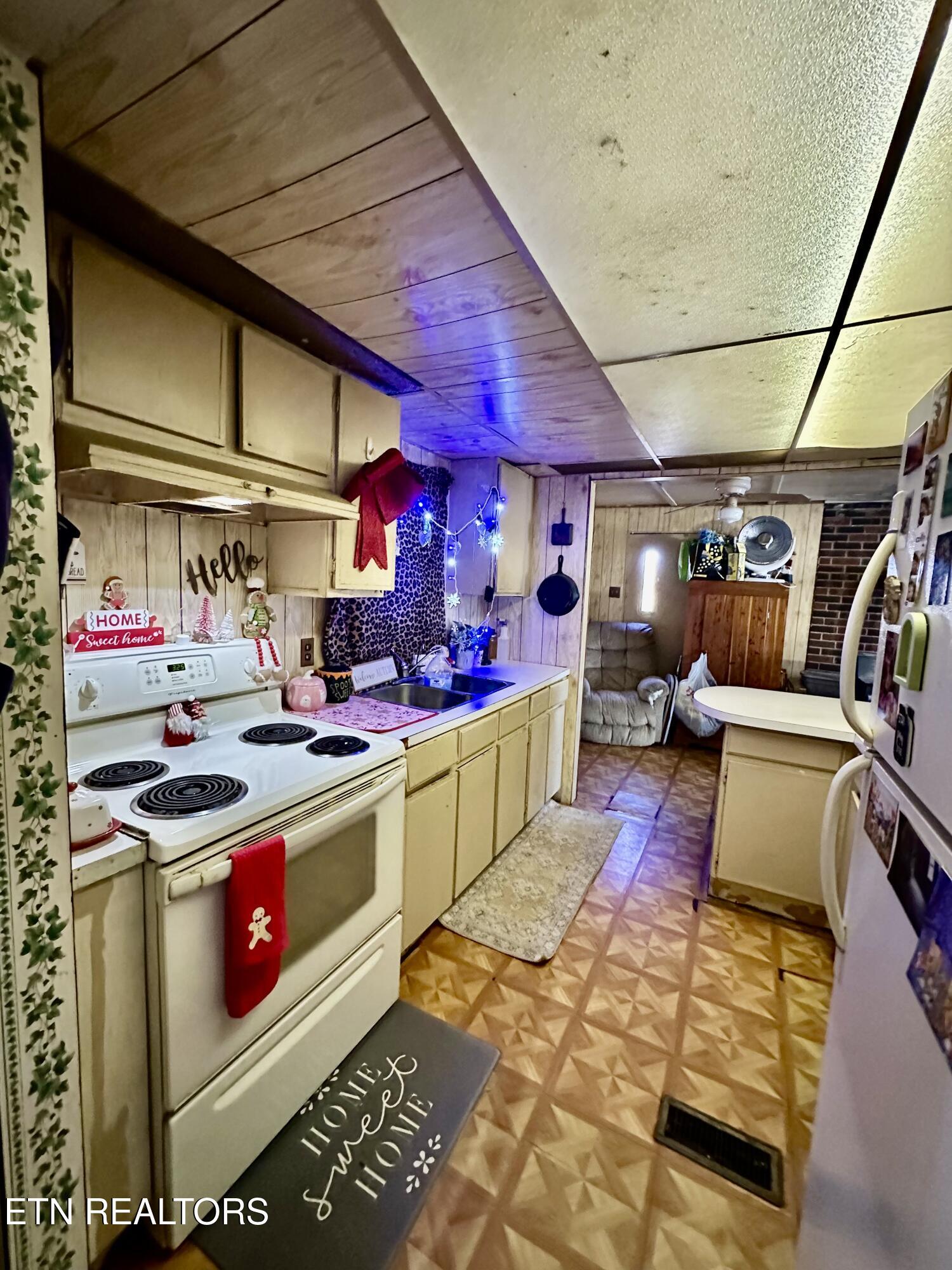 1500 Coal Hill Road Sunbright TN 37872