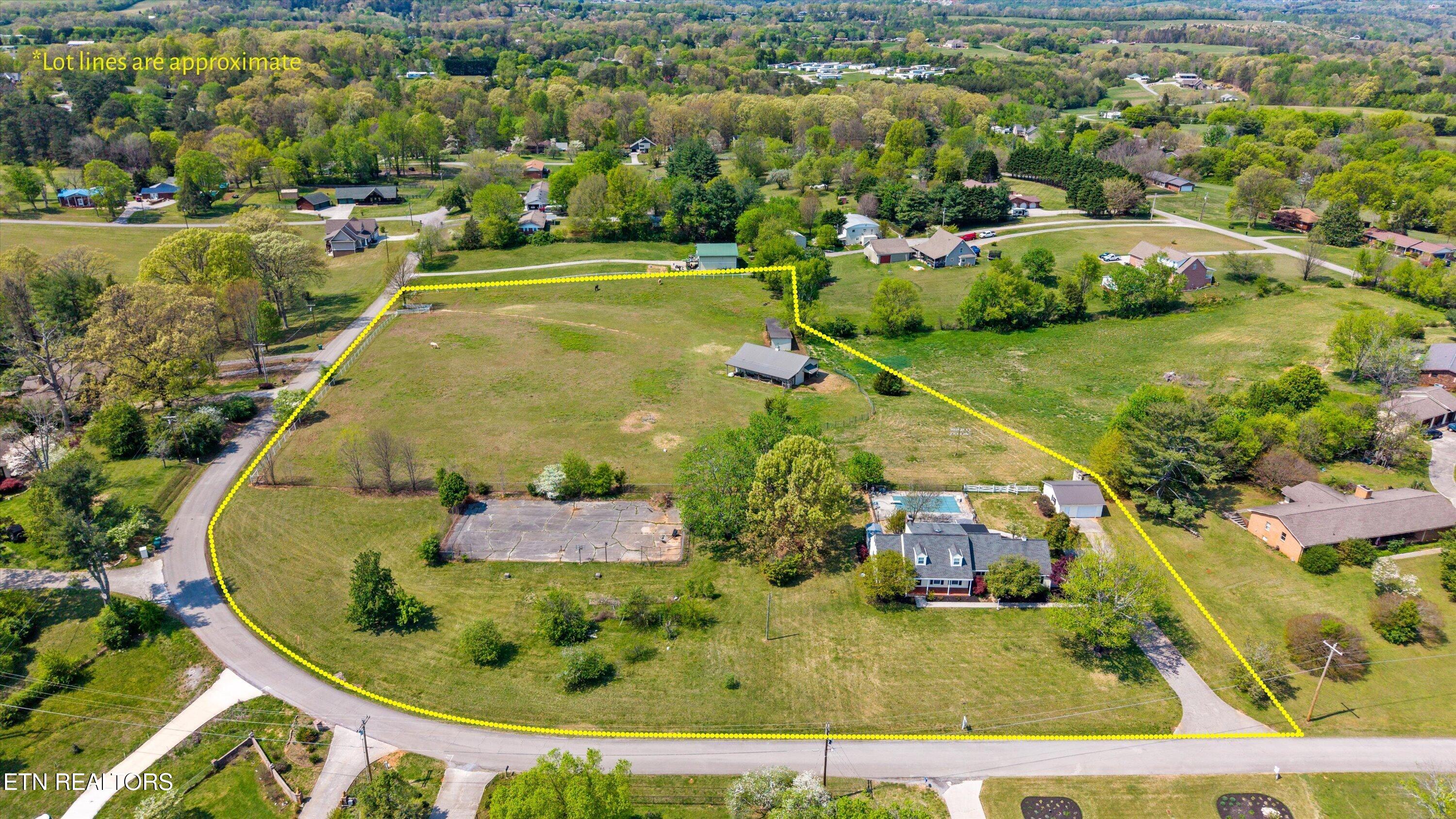 1910 Smoky View Circle Maryville TN 37801