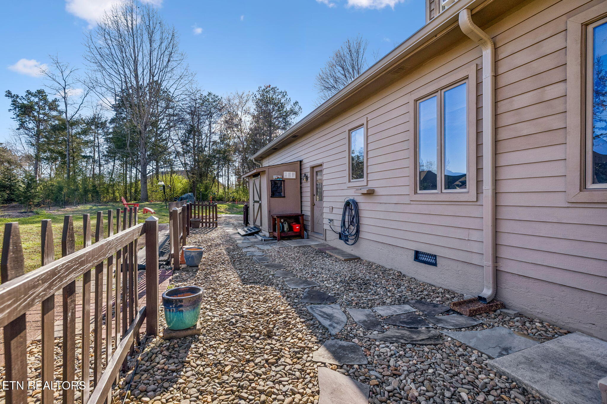 184 Amohi Way Loudon TN 37774