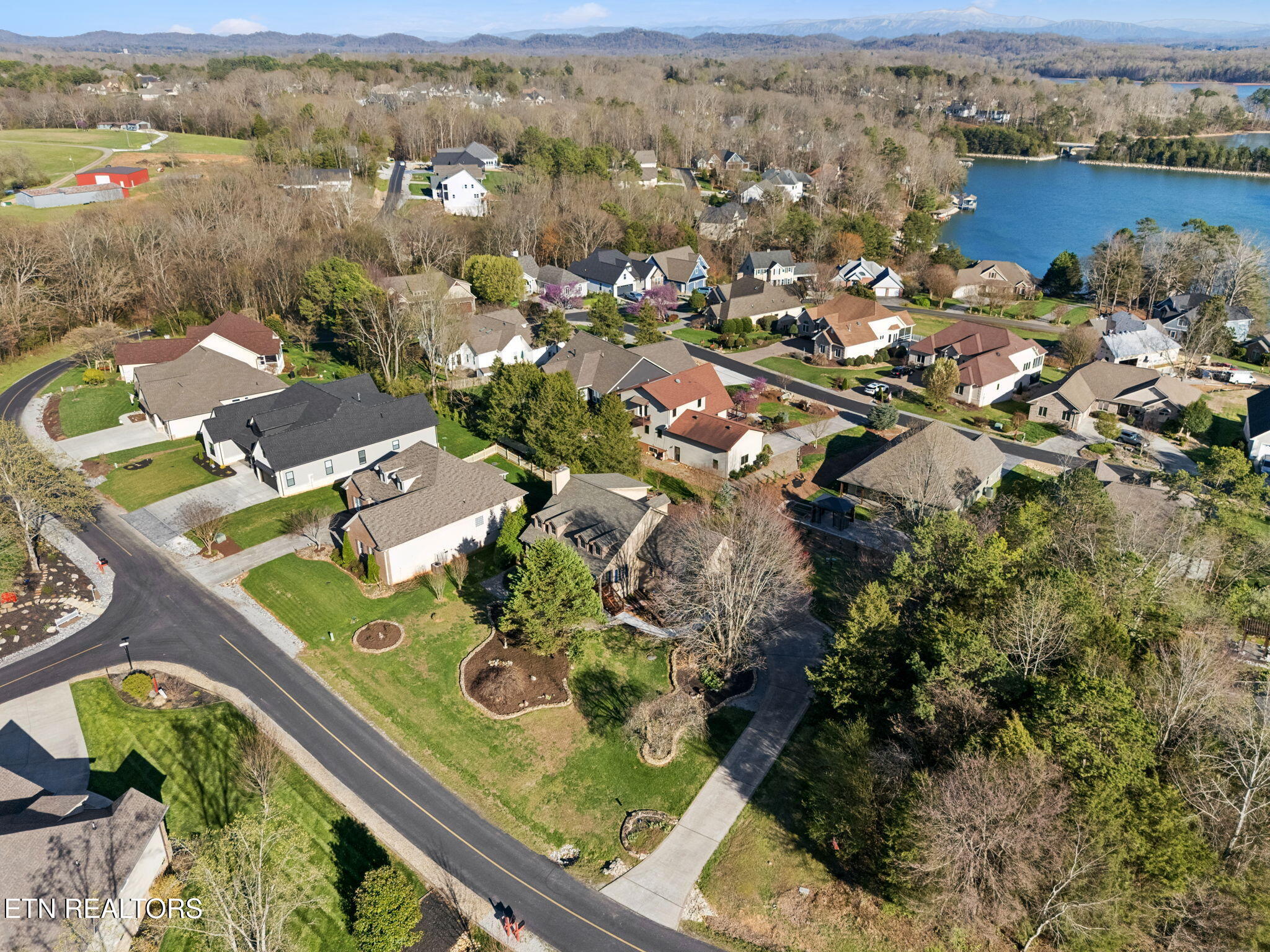 184 Amohi Way Loudon TN 37774