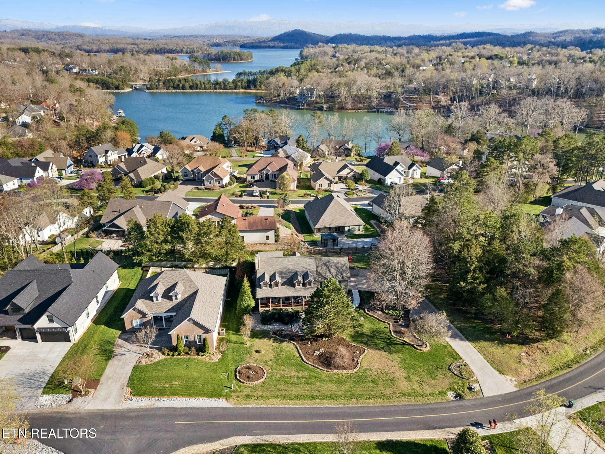 184 Amohi Way Loudon TN 37774