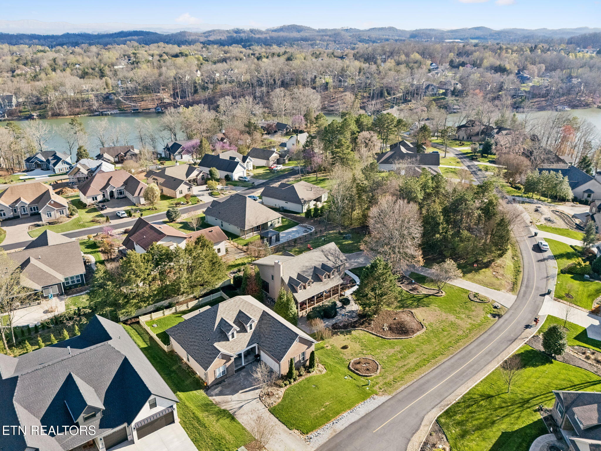 184 Amohi Way Loudon TN 37774
