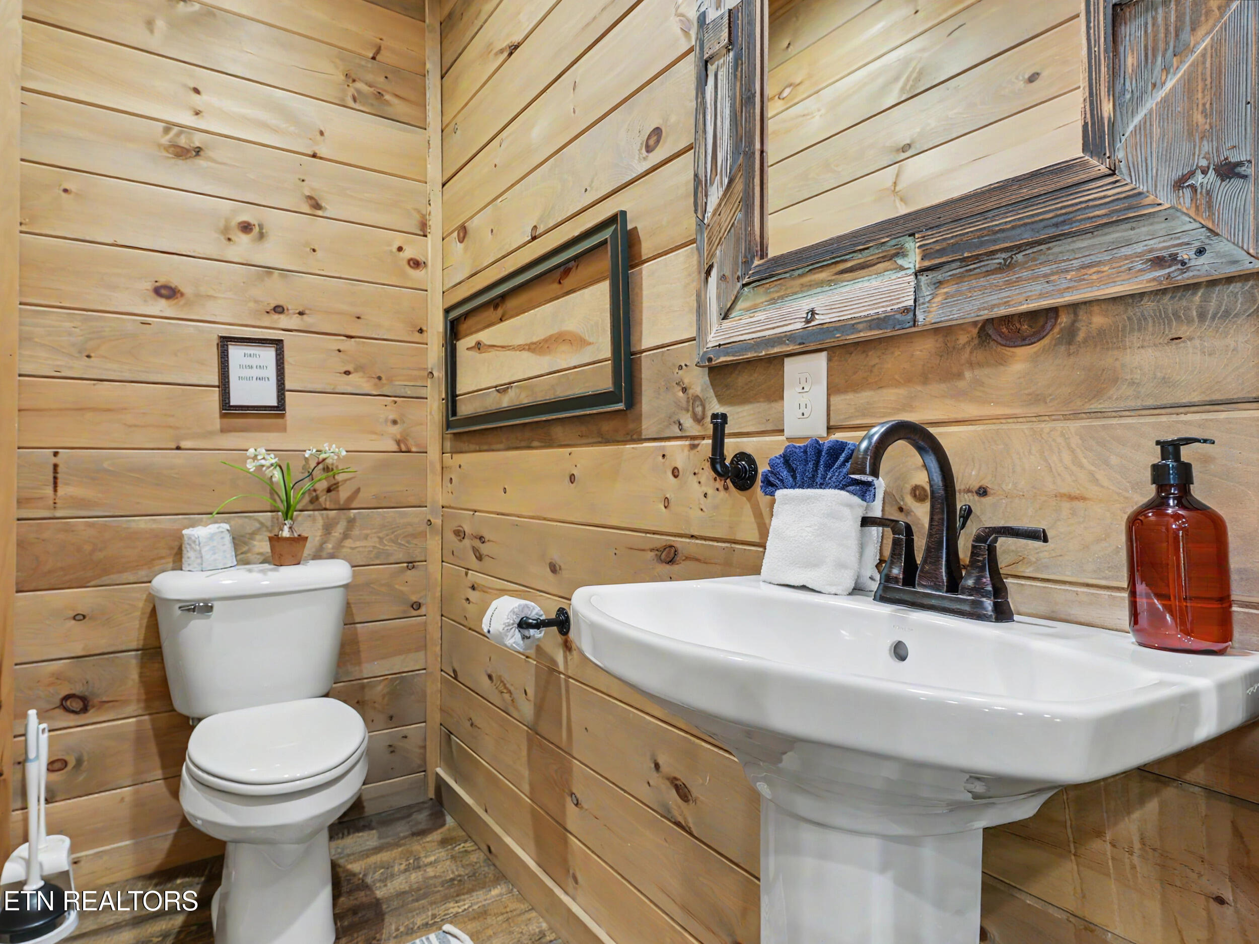 2724 Pine Crest Lane Sevierville TN 37862
