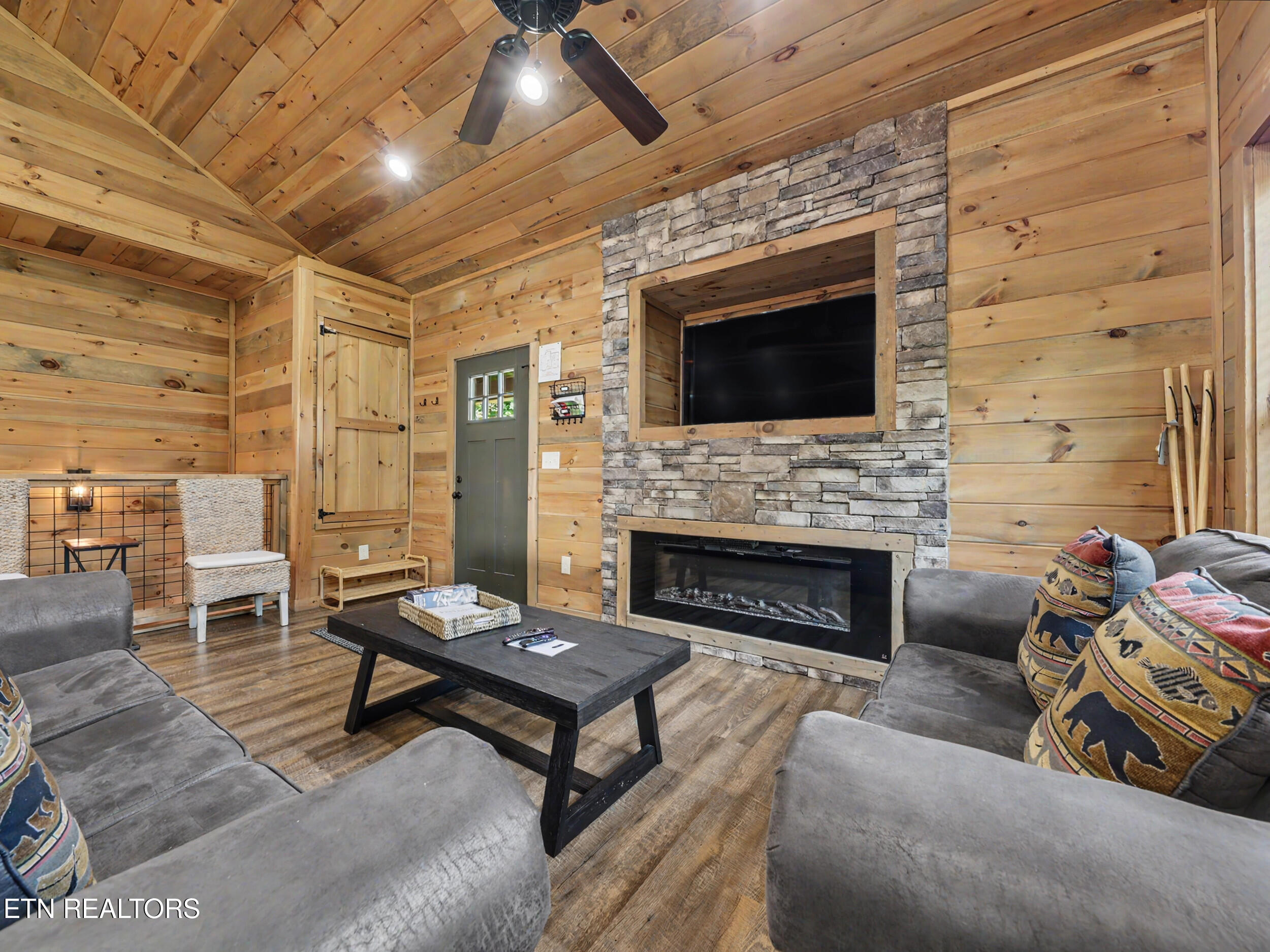 2724 Pine Crest Lane Sevierville TN 37862