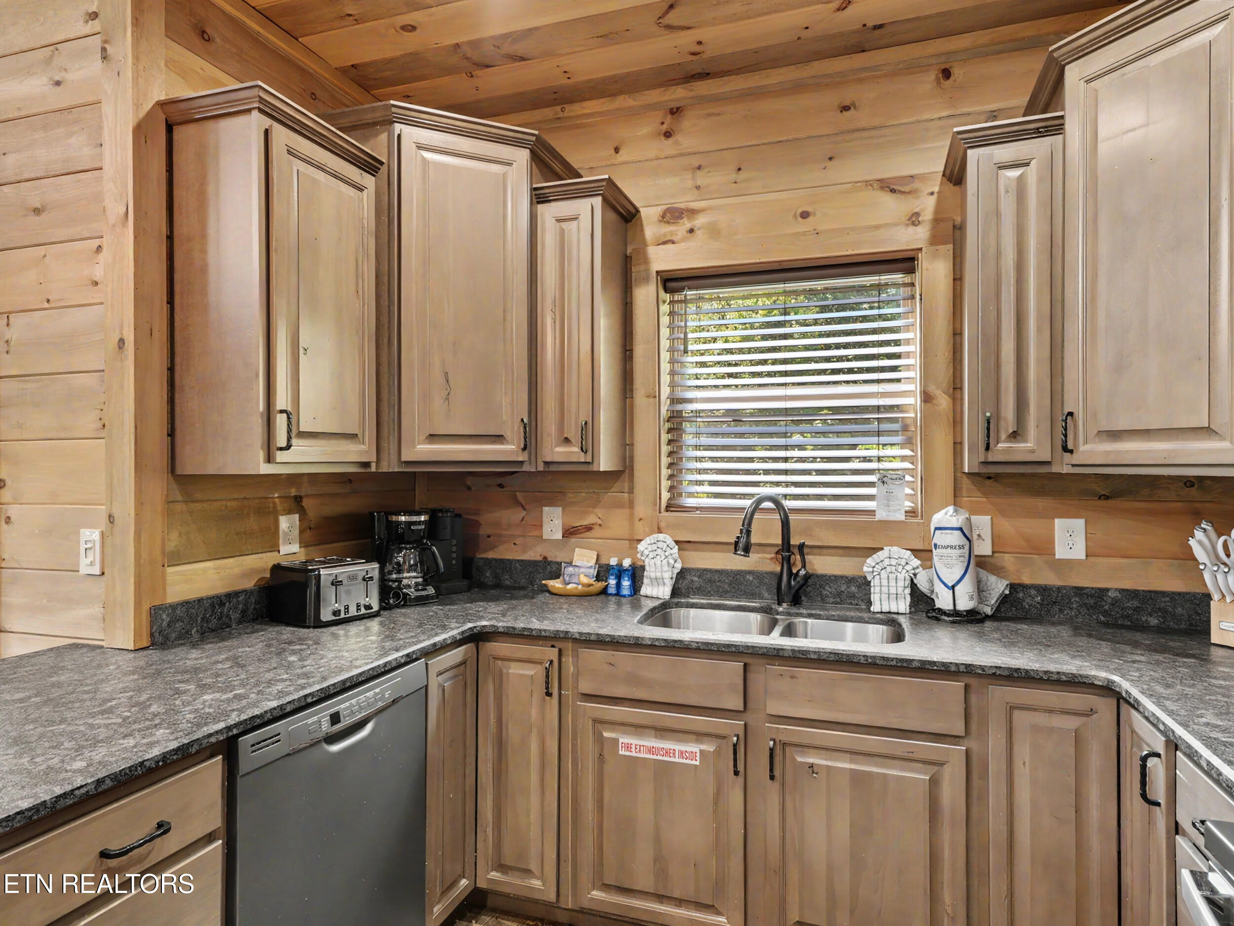 2724 Pine Crest Lane Sevierville TN 37862