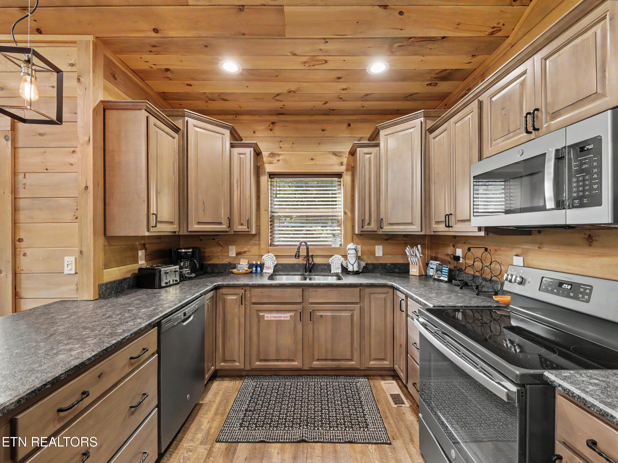 2724 Pine Crest Lane Sevierville TN 37862