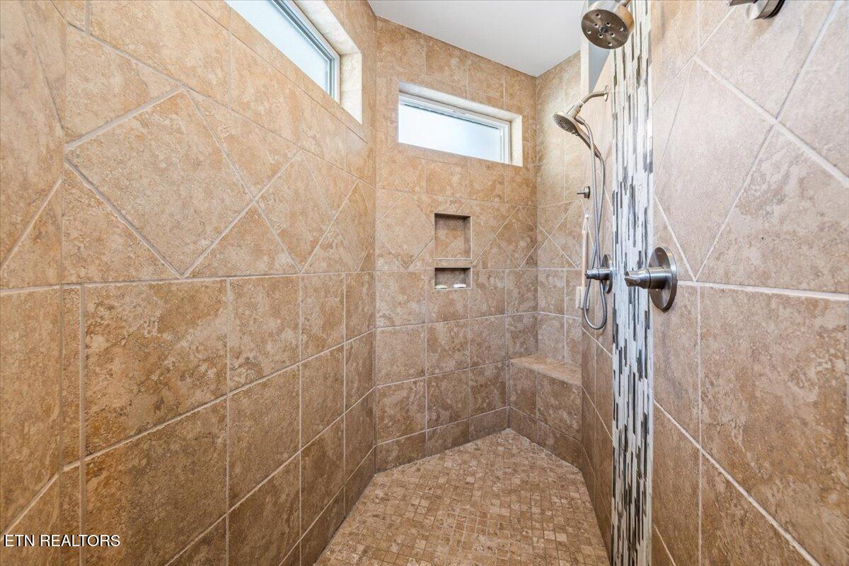 493 Bankwood Lane Lafollette TN 37766