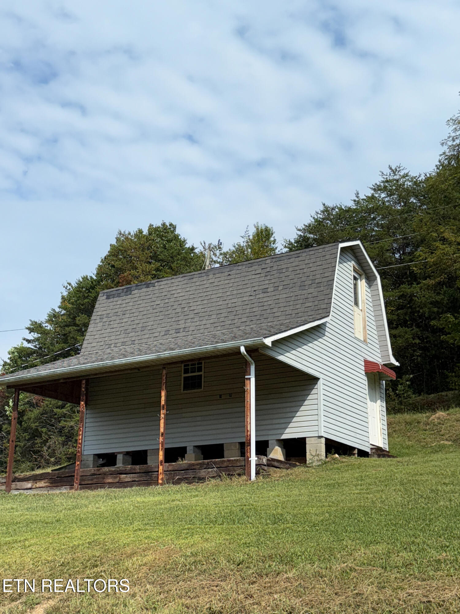 1327 Pinecrest Road Jacksboro TN 37757