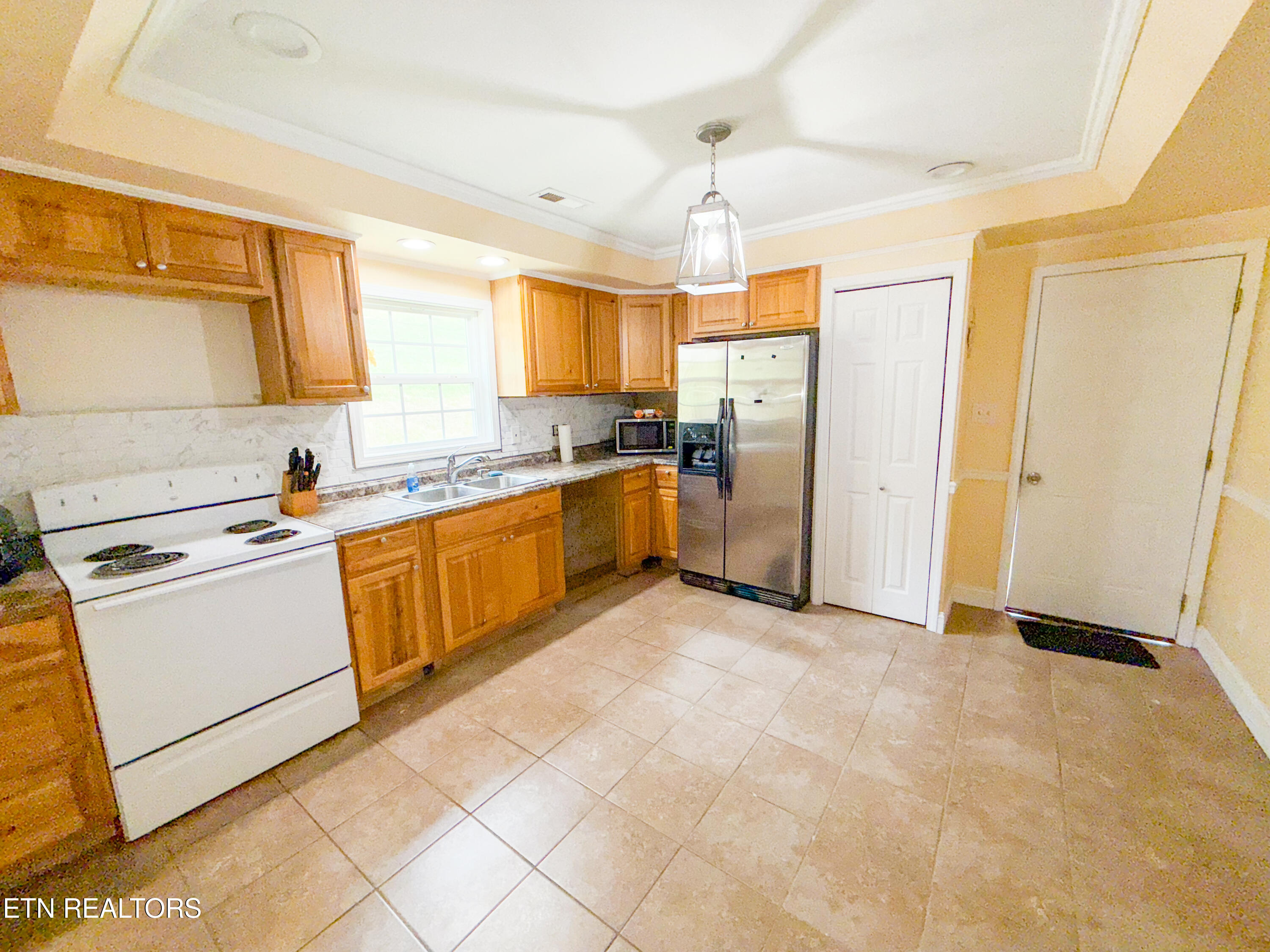 1327 Pinecrest Road Jacksboro TN 37757