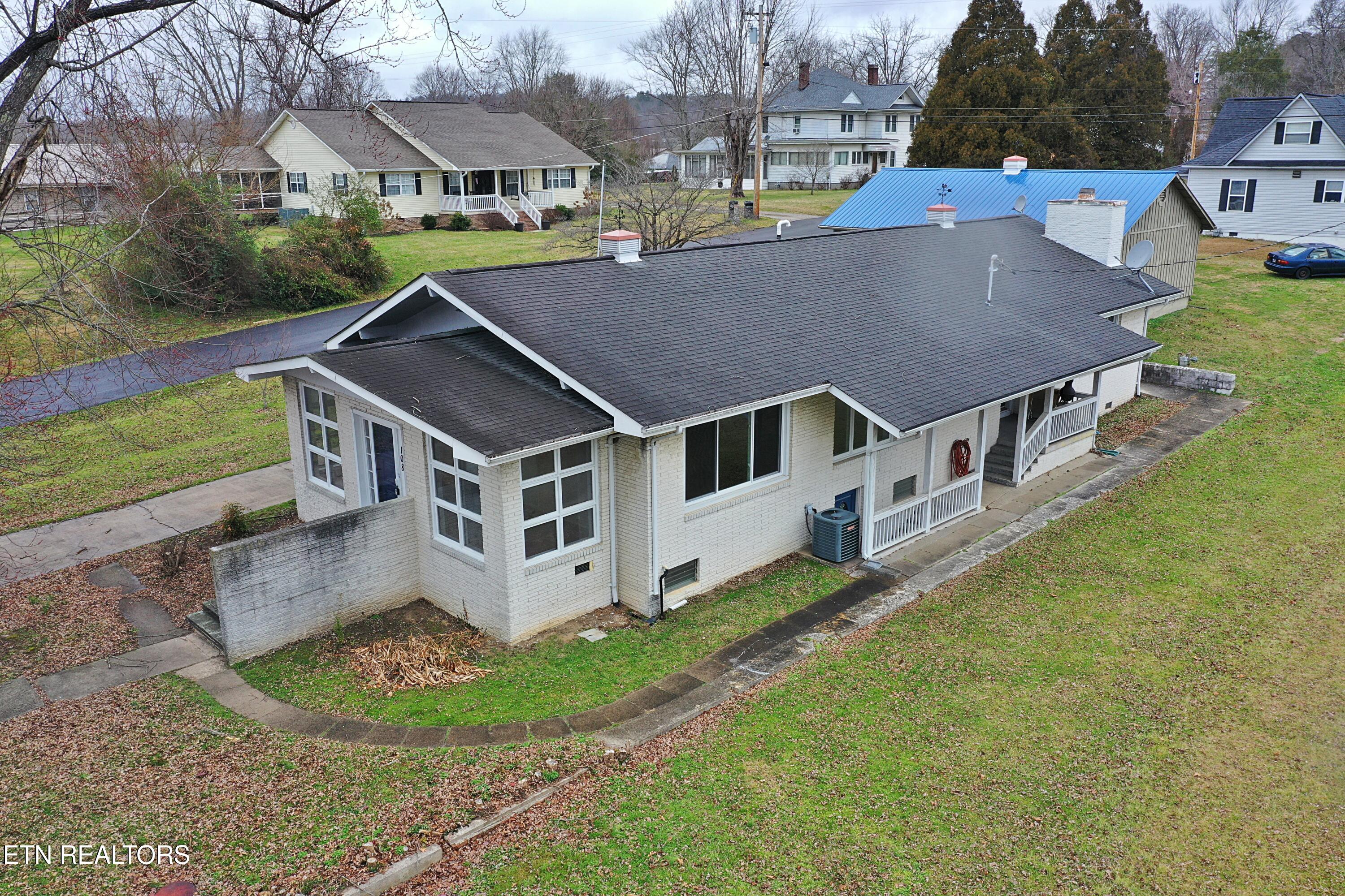 108 W 1st Avenue Oneida TN 37841