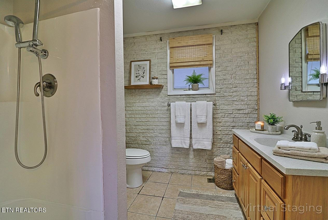 108 W 1st Avenue Oneida TN 37841