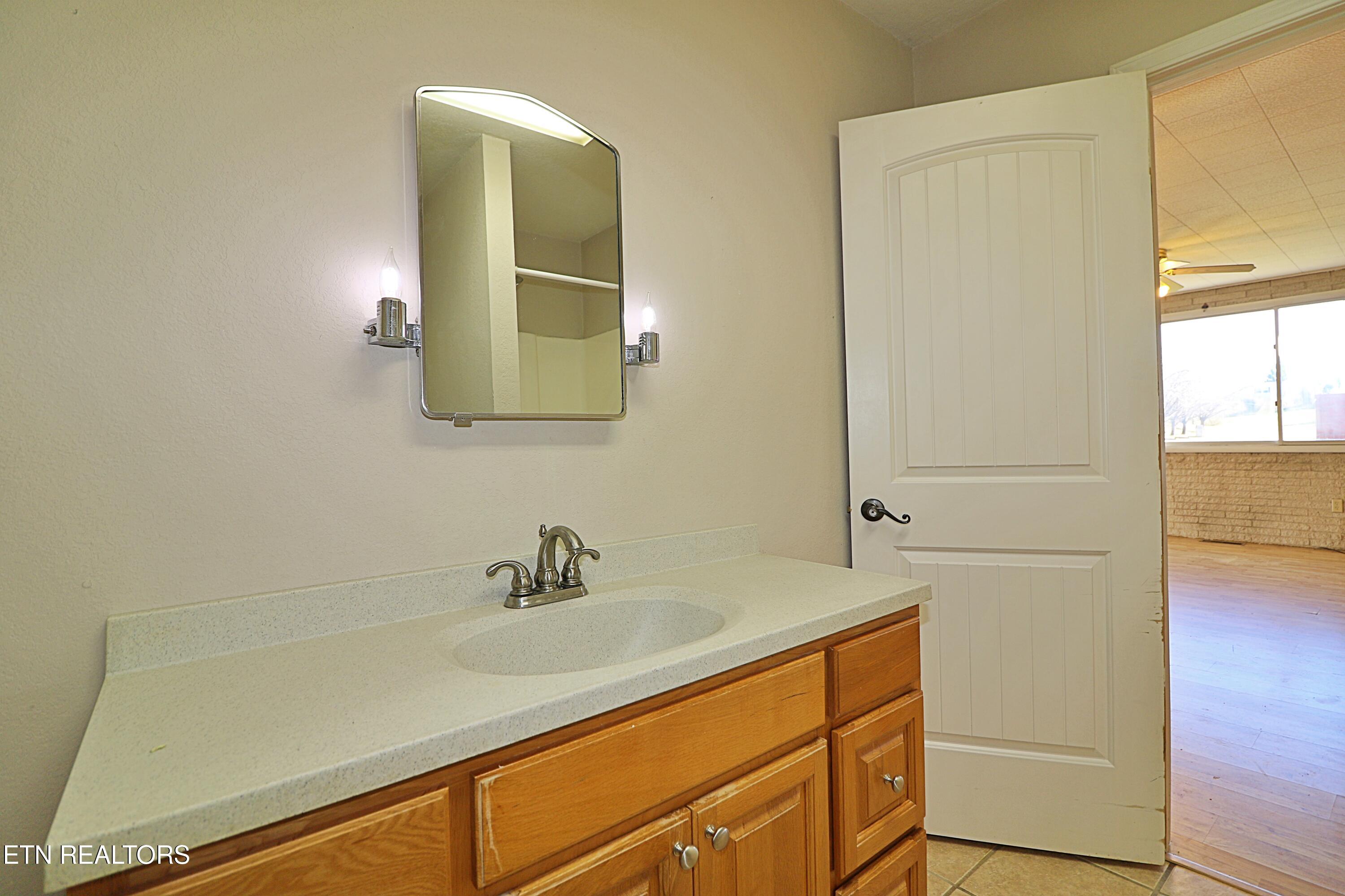 108 W 1st Avenue Oneida TN 37841