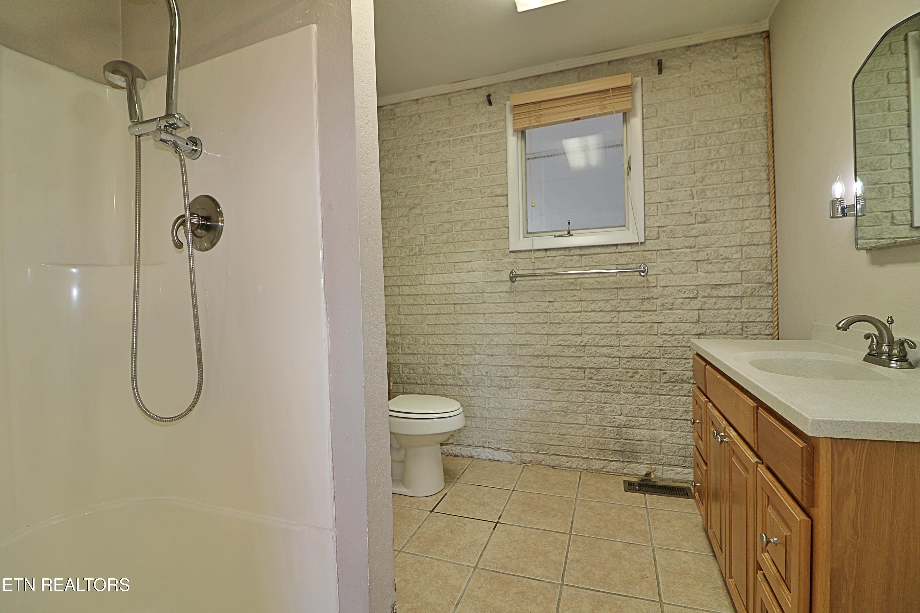 108 W 1st Avenue Oneida TN 37841