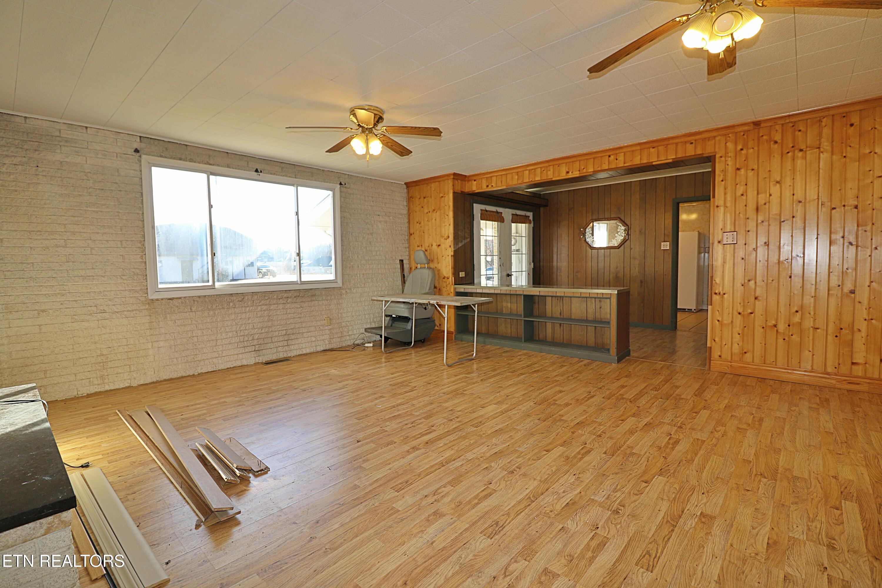 108 W 1st Avenue Oneida TN 37841