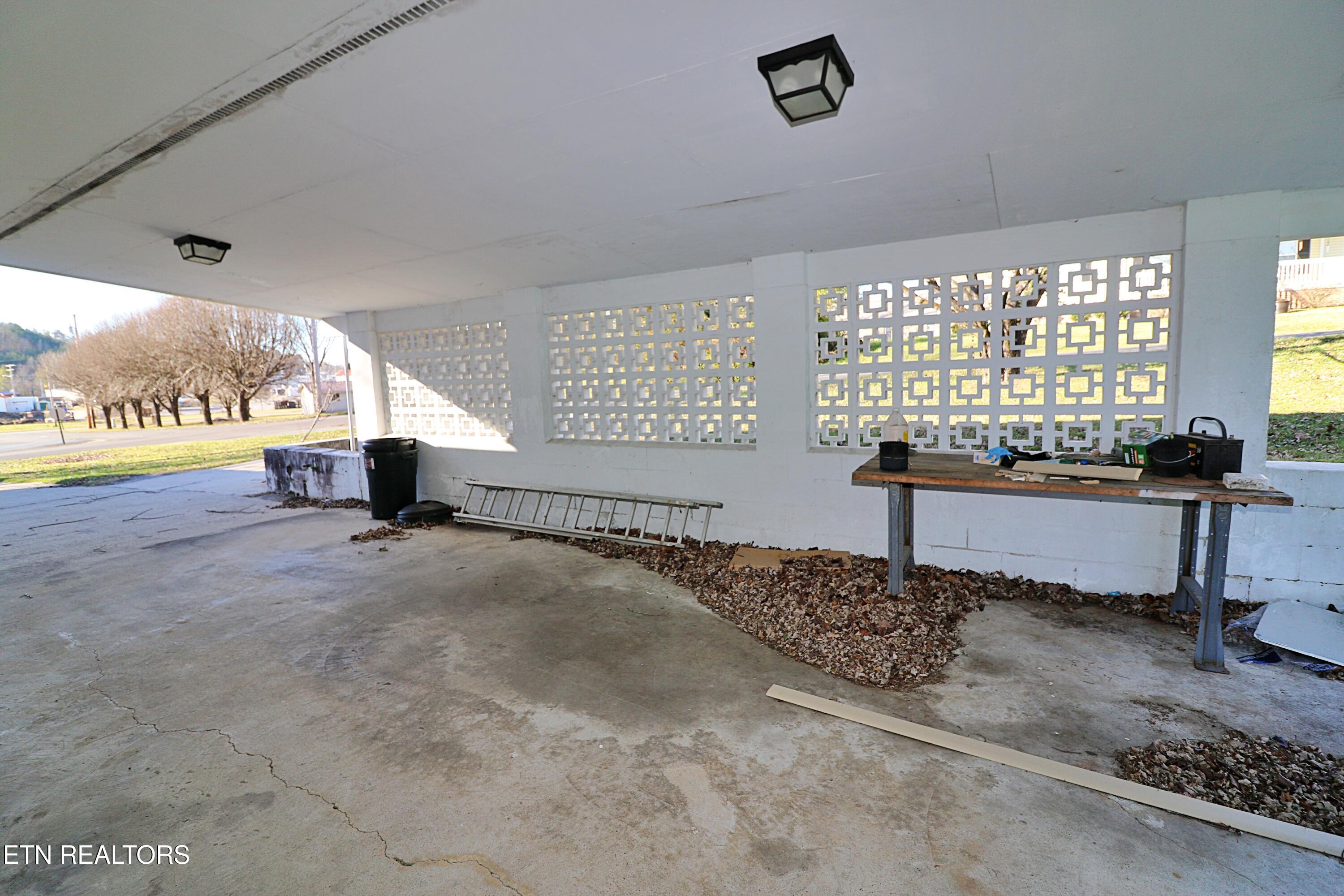 108 W 1st Avenue Oneida TN 37841