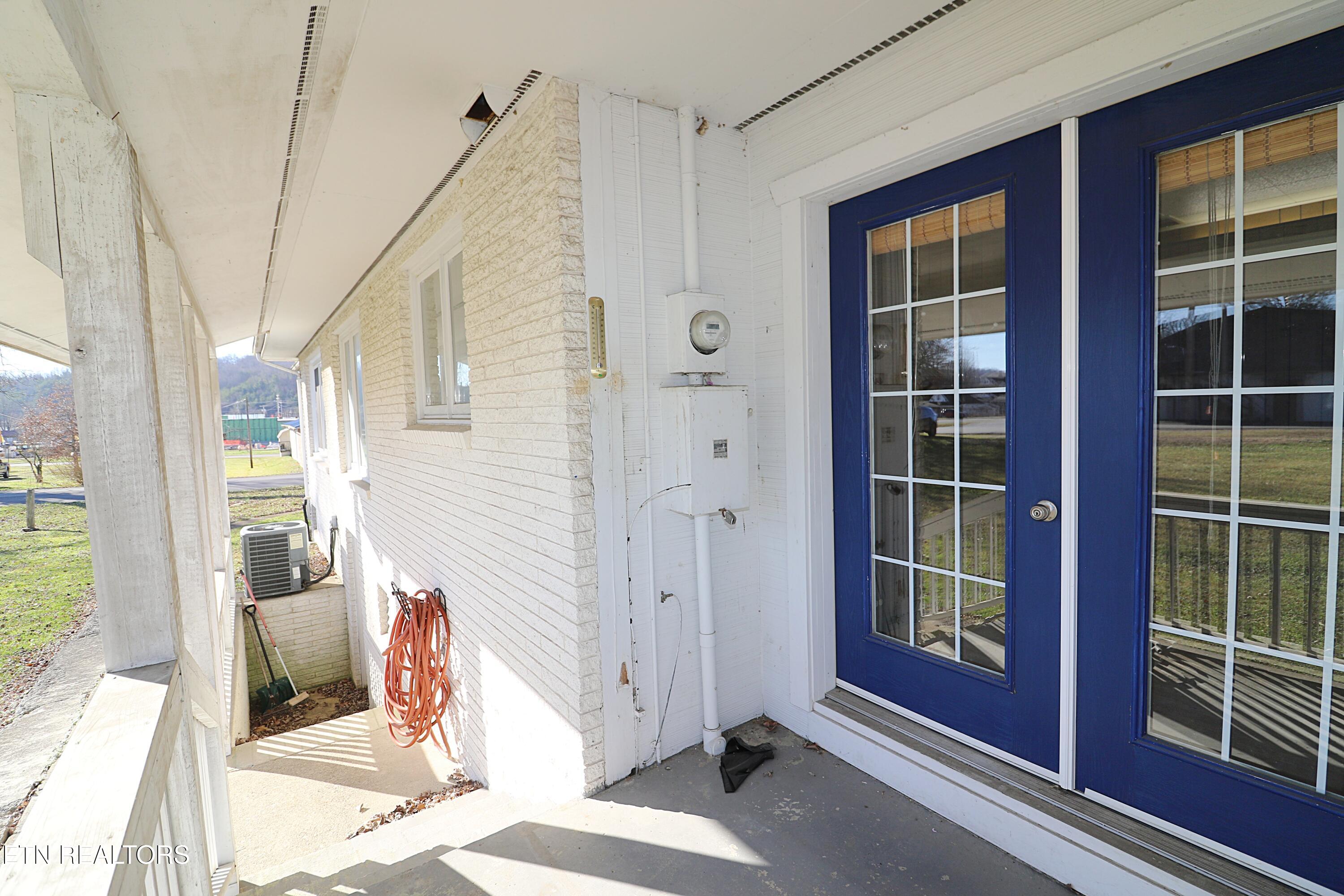 108 W 1st Avenue Oneida TN 37841
