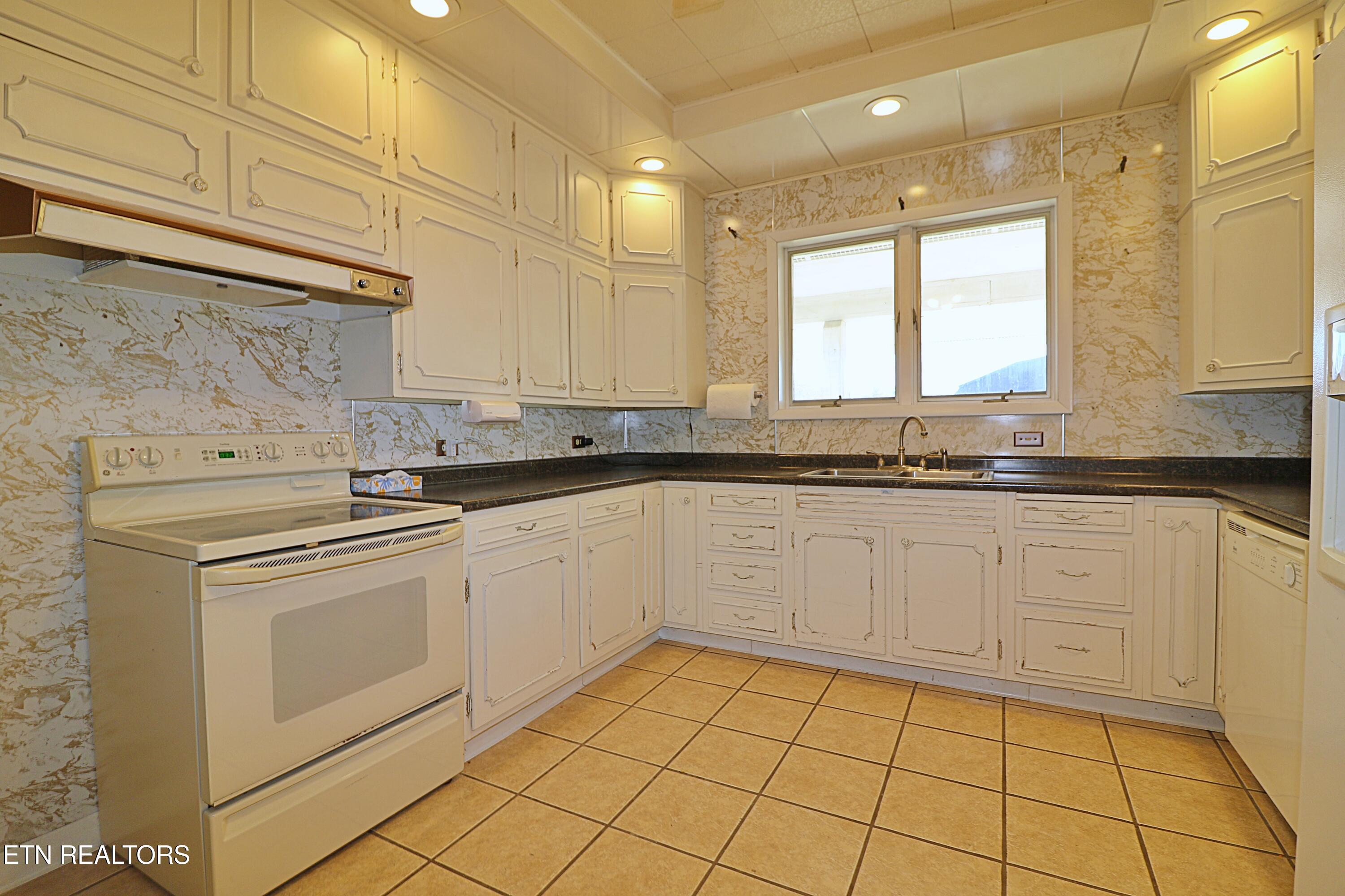 108 W 1st Avenue Oneida TN 37841