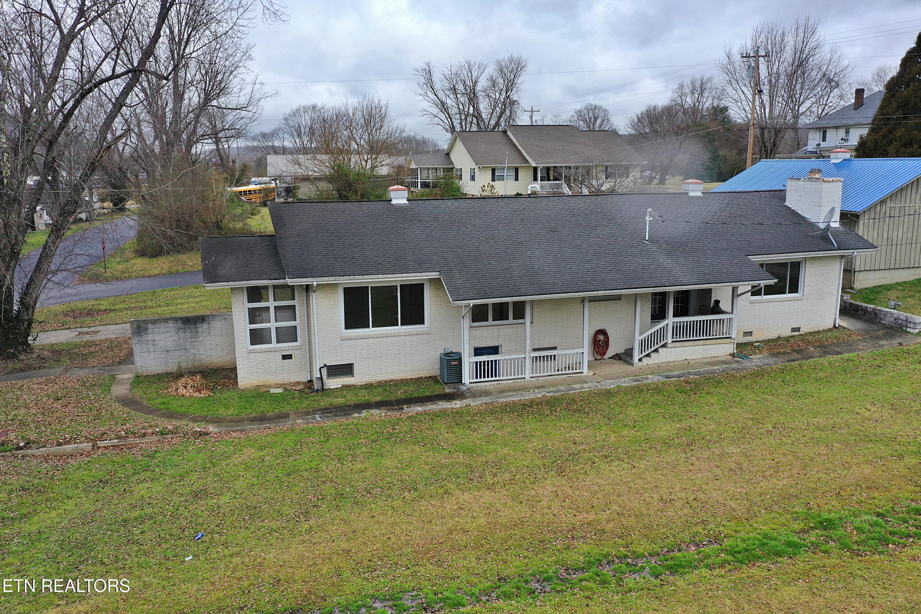 108 W 1st Avenue Oneida TN 37841