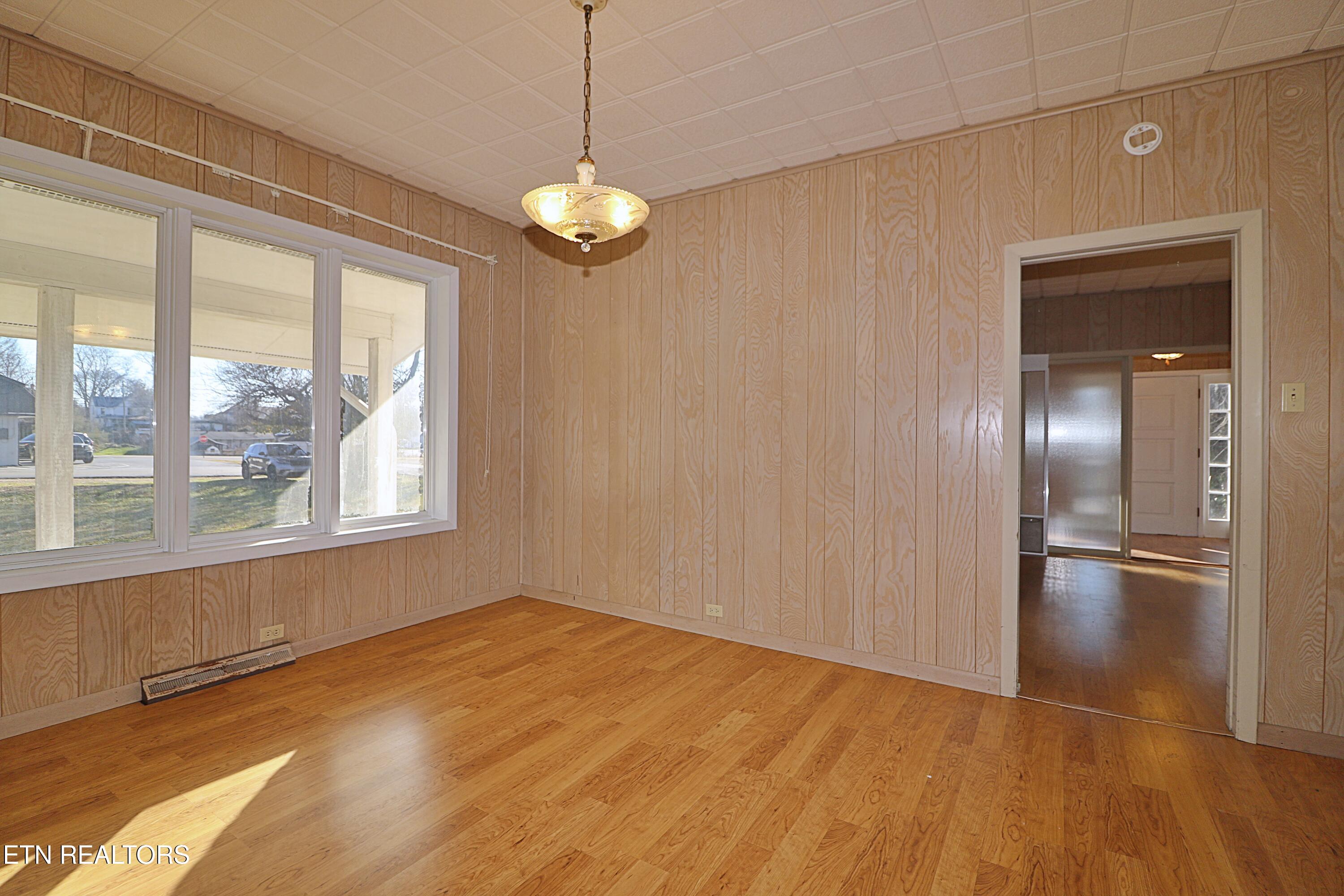 108 W 1st Avenue Oneida TN 37841