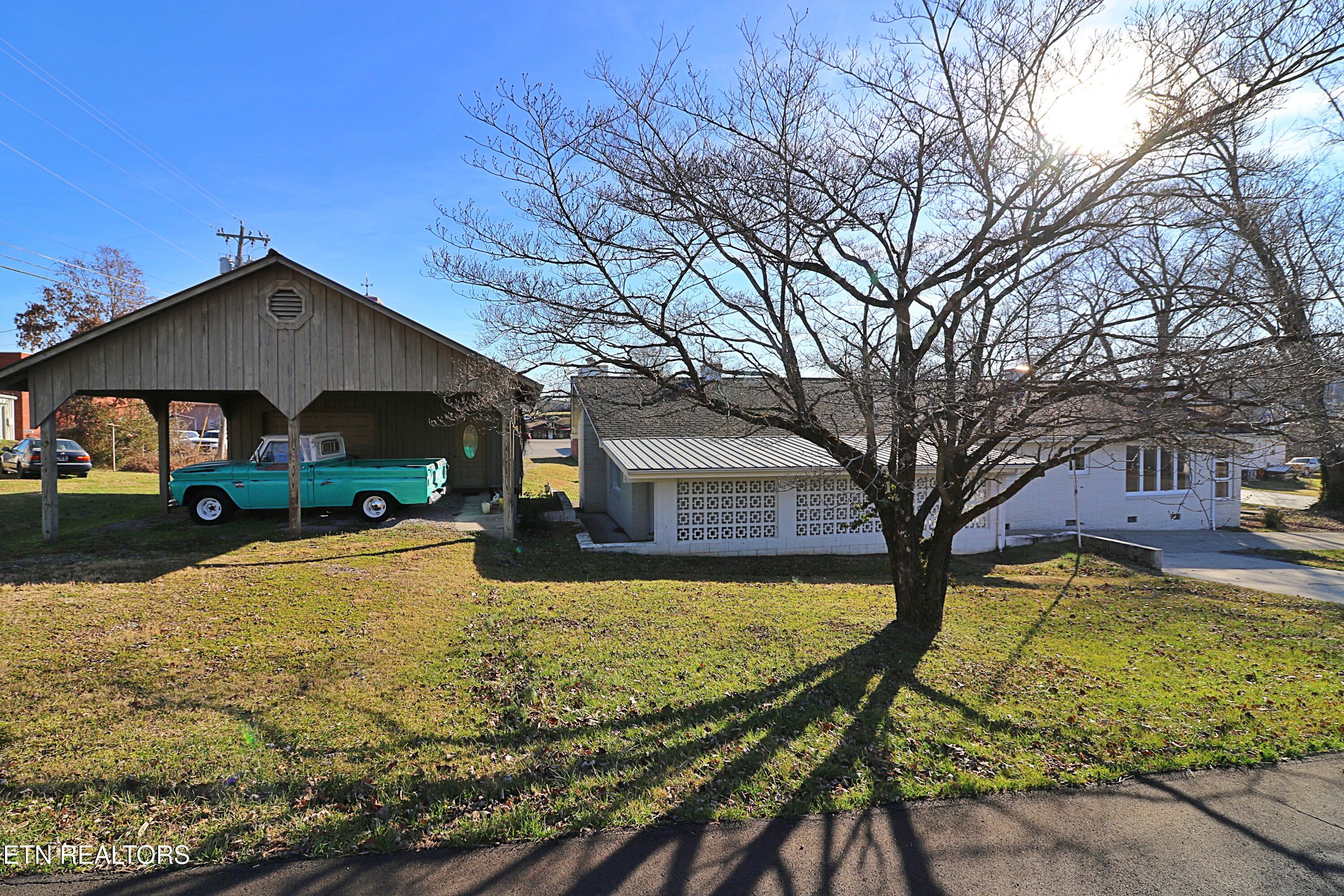 108 W 1st Avenue Oneida TN 37841