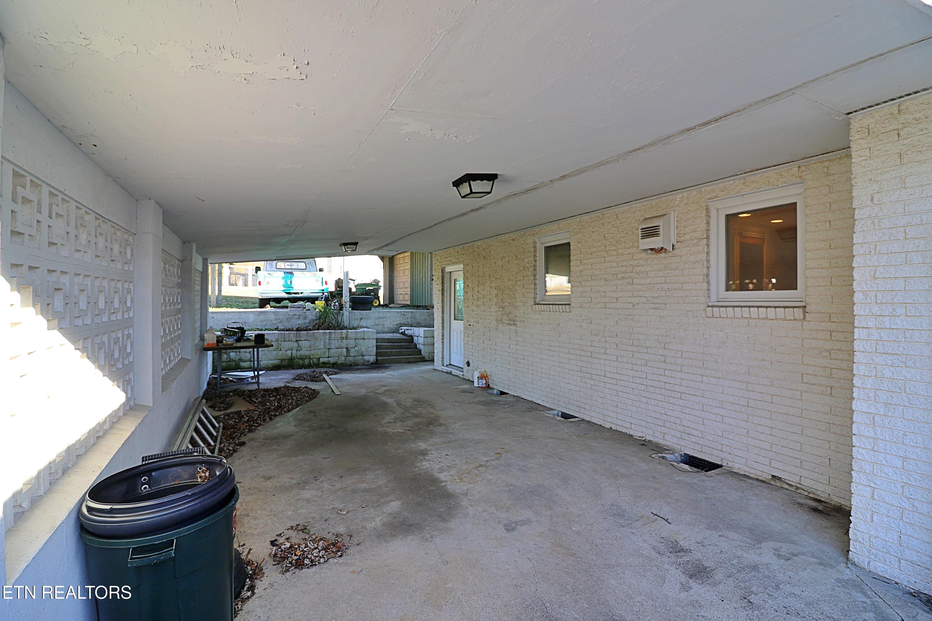 108 W 1st Avenue Oneida TN 37841