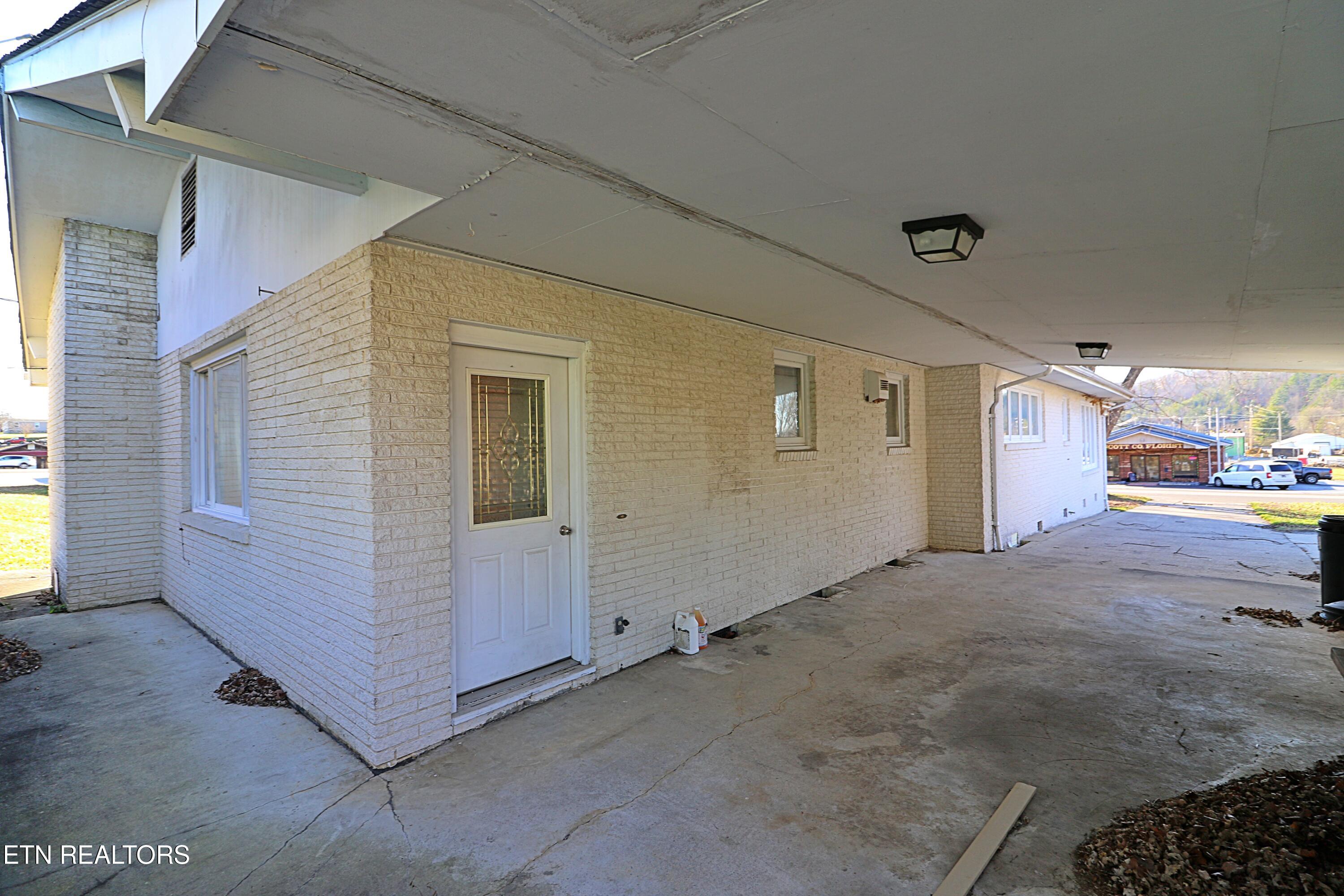 108 W 1st Avenue Oneida TN 37841
