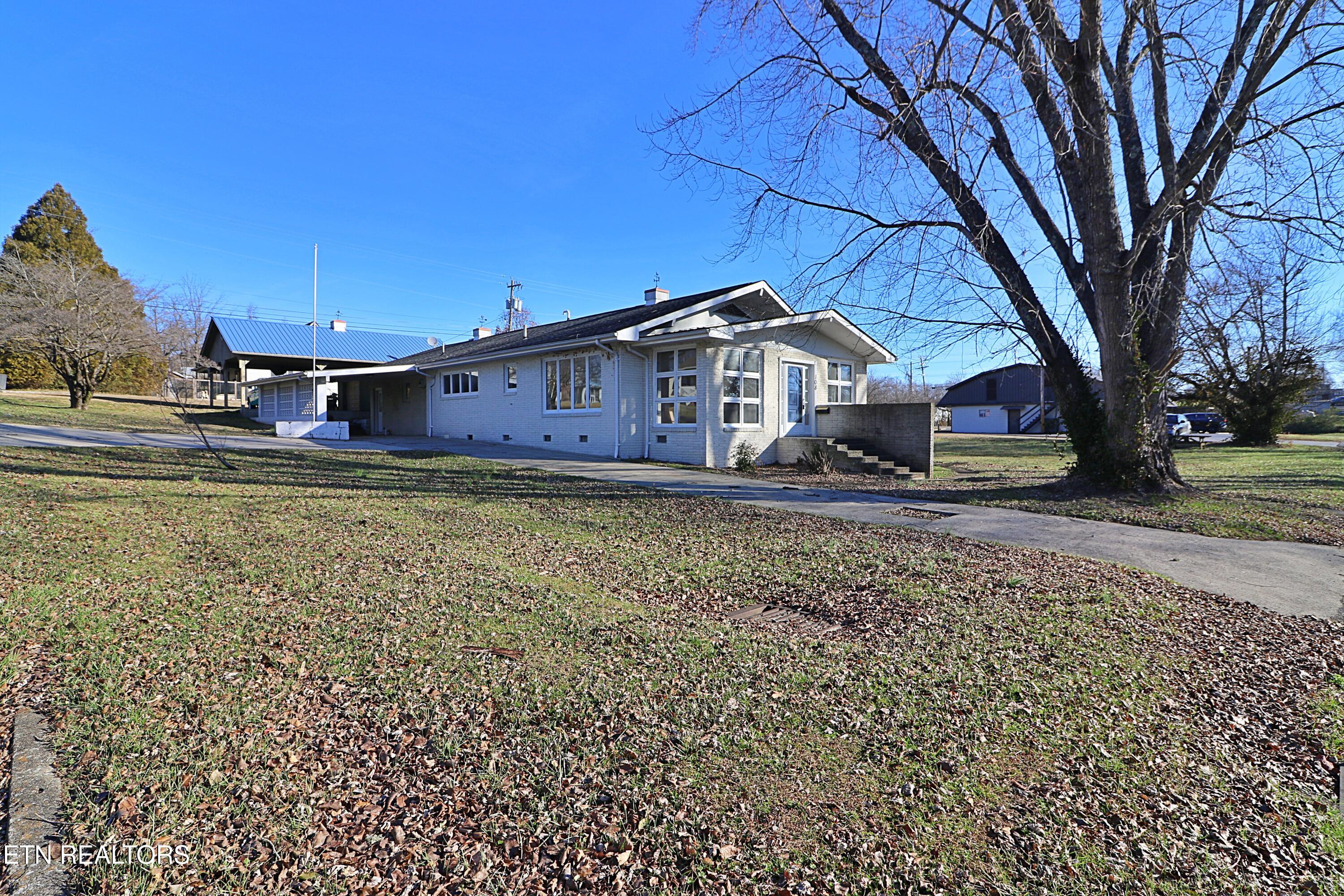 108 W 1st Avenue Oneida TN 37841