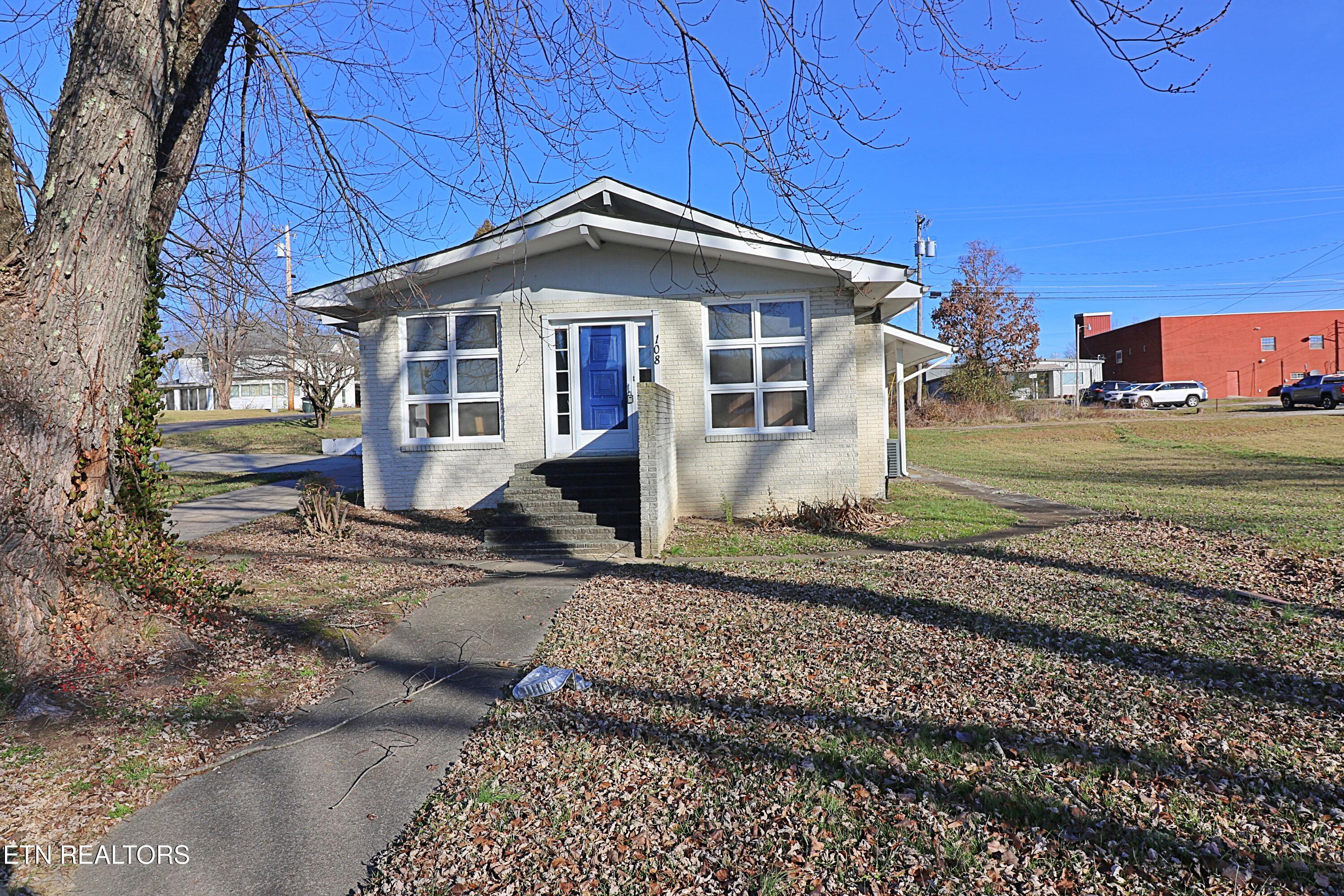 108 W 1st Avenue Oneida TN 37841