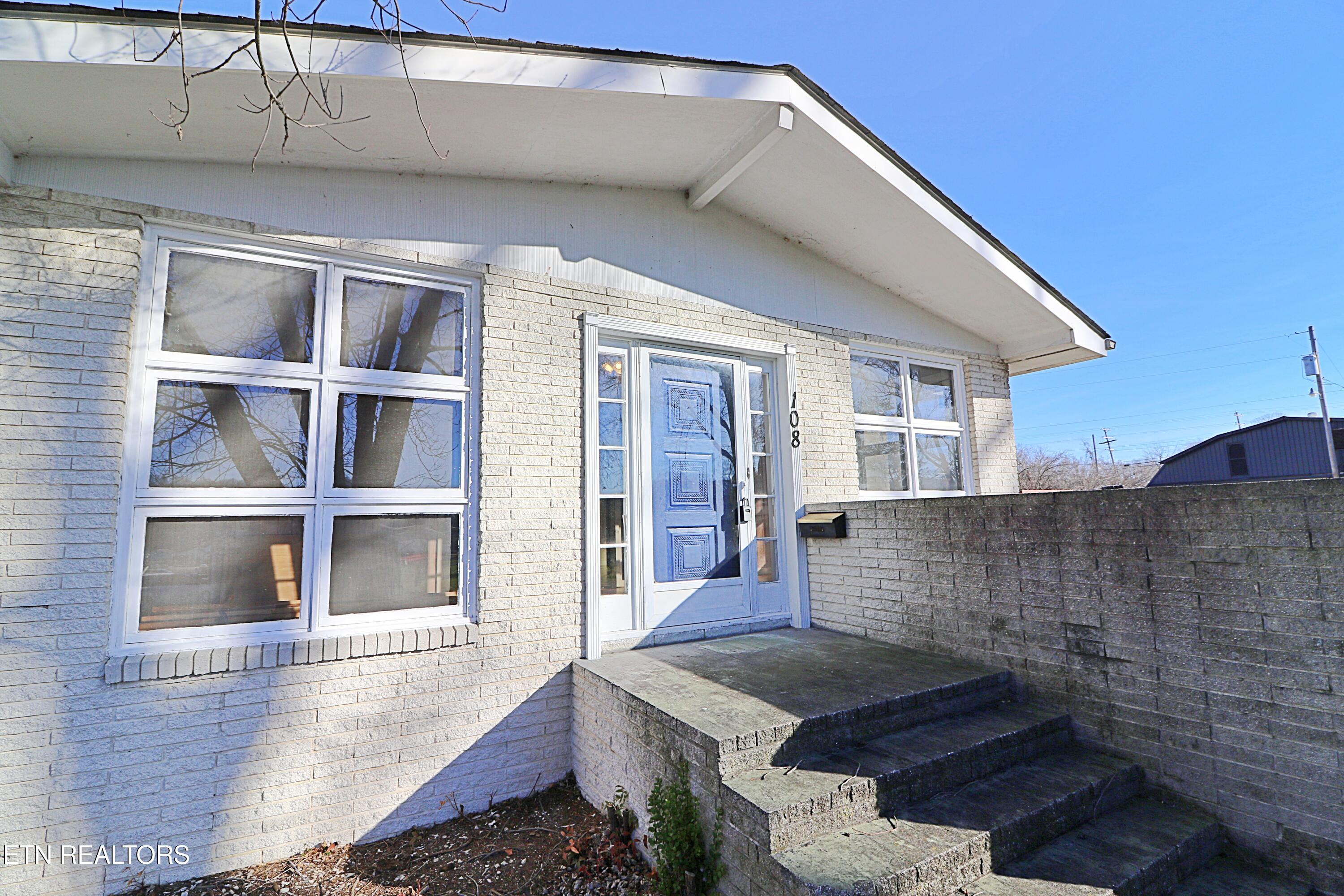 108 W 1st Avenue Oneida TN 37841